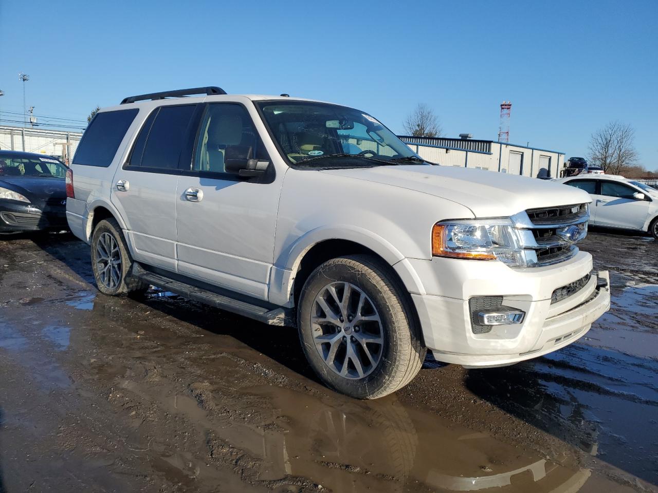 2017 Ford Expedition VIN 1FMJU1HT7HEA64365 Copart auction photo, front end / minor dent/scratches damage thumbnail 4
