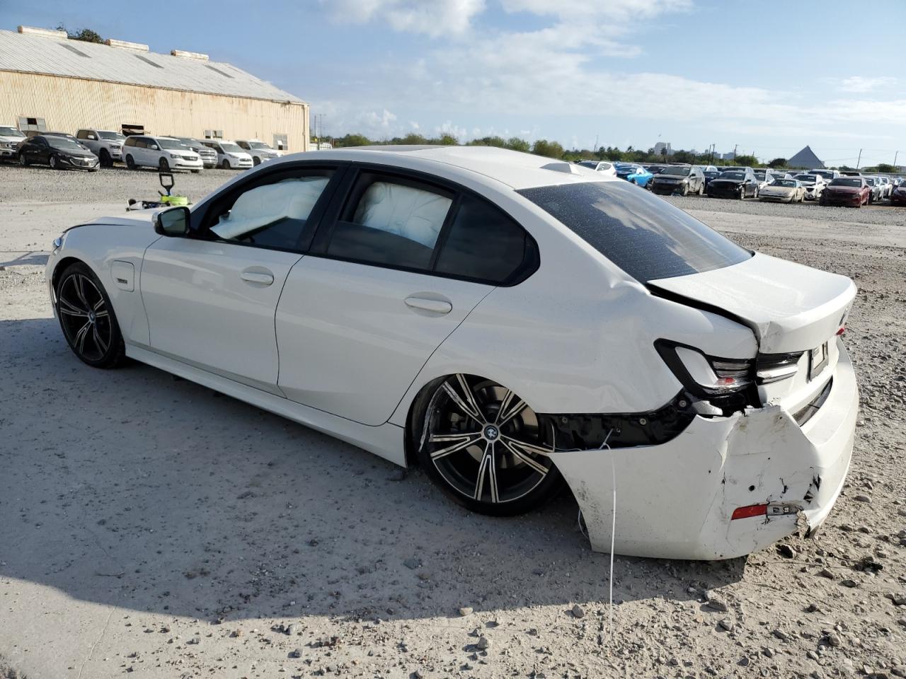 2023 BMW 3er VIN 3MW39FF00P8D70486 Copart auction photo, side damage thumbnail 2