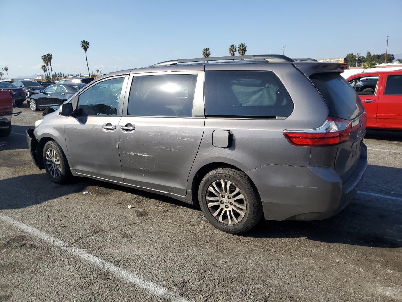 2017 Toyota Sienna VIN 5TDYZ3DC3HS788733 Copart auction photo, front end / side damage thumbnail 2
