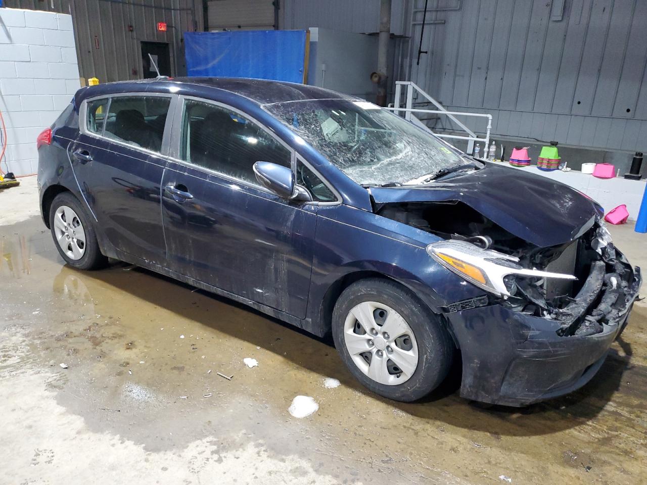 2017 KIA Forte VIN KNAFK5A89H5707499 Copart auction photo, front end / minor dent/scratches damage thumbnail 4