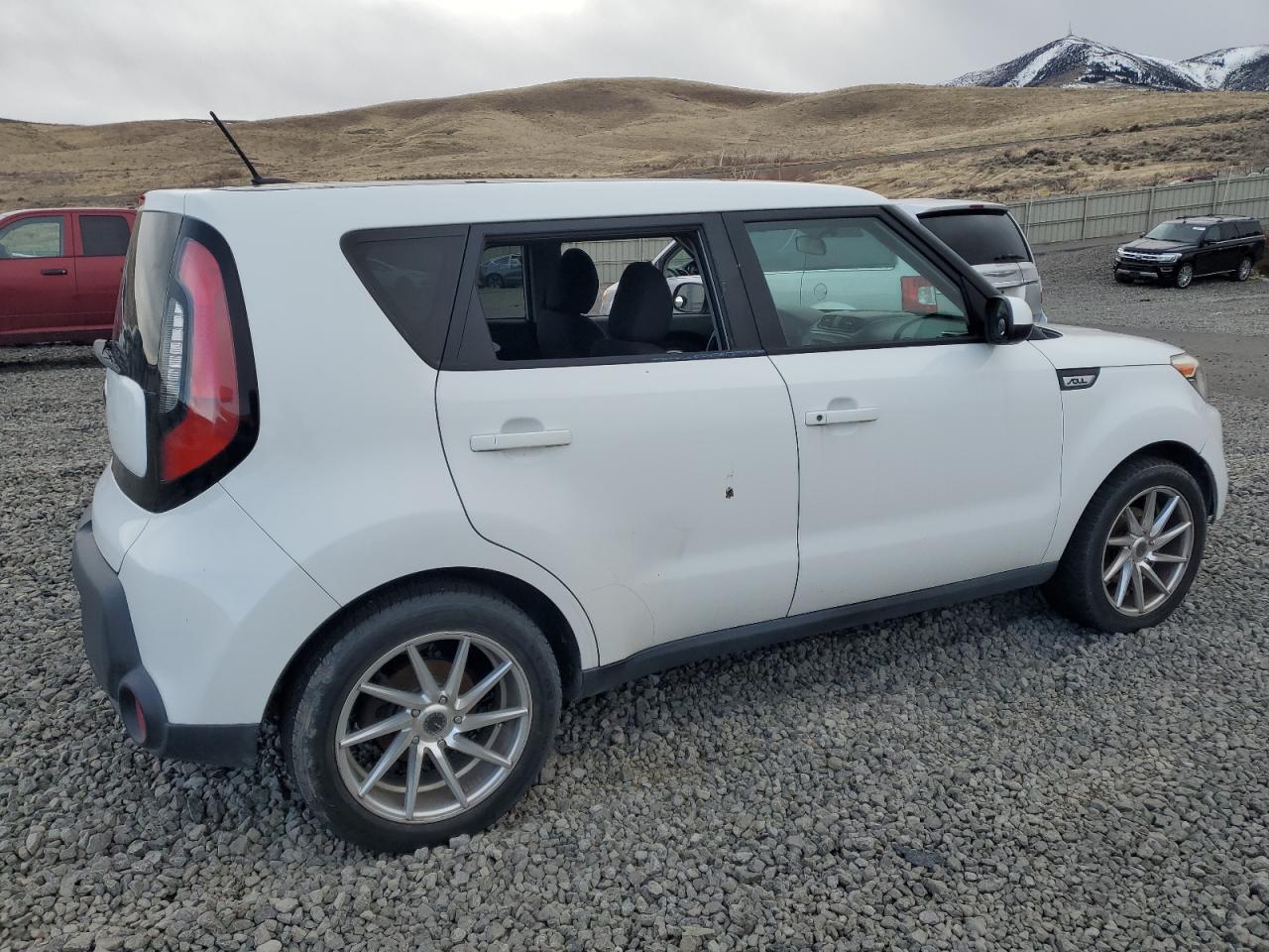 2015 KIA Soul VIN KNDJN2A27F7132013 Copart auction photo, vandalism / minor dent/scratches damage thumbnail 3