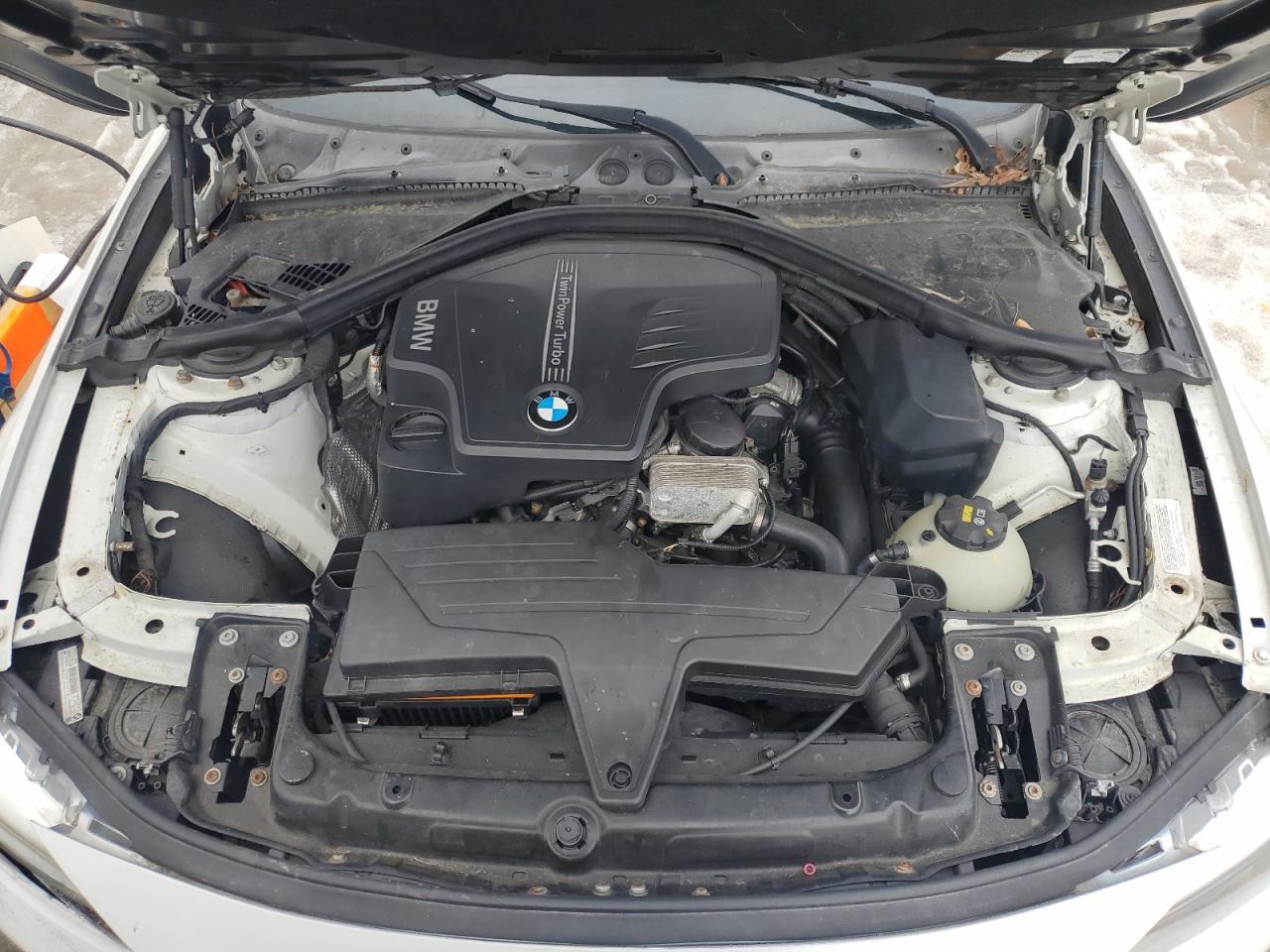 2015 BMW 3er VIN WBA3C3G50FNT51975 Copart auction photo, minor dent/scratches damage thumbnail 11