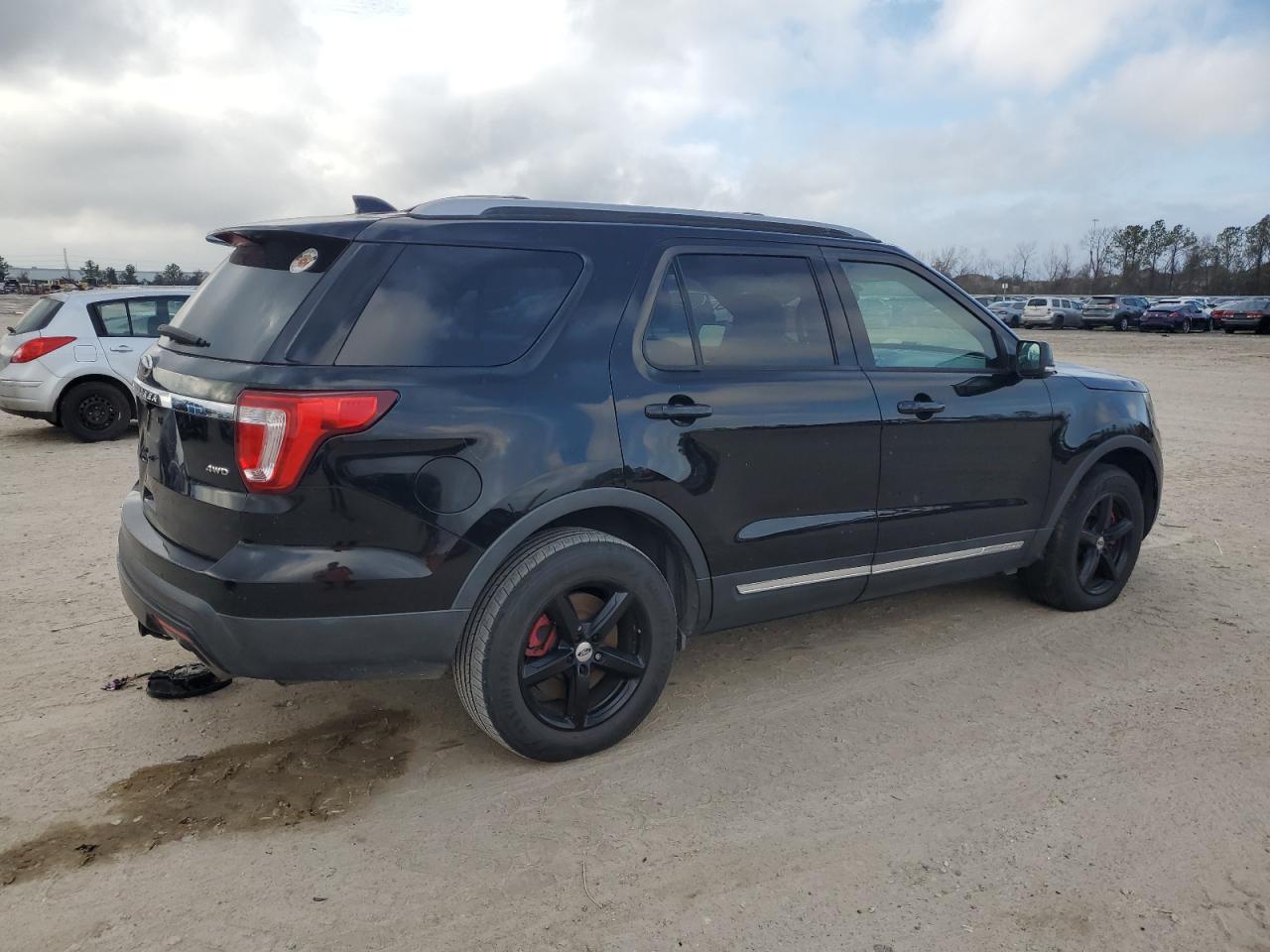 2017 Ford Explorer VIN 1FM5K8D81HGA01168 Copart auction photo, minor dent/scratches damage thumbnail 3