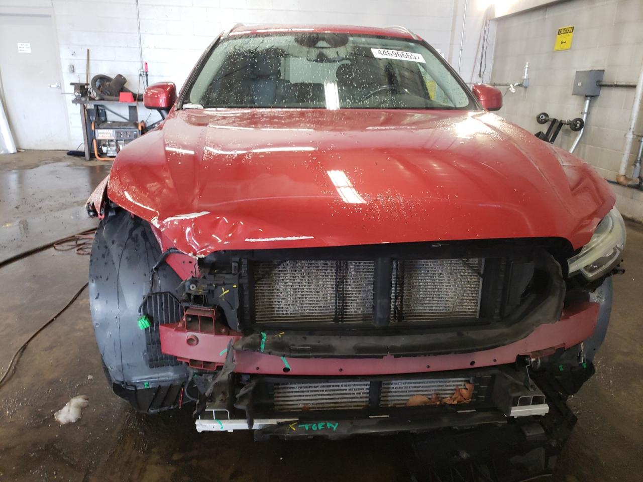 2018 Volvo XC60 VIN YV4A22RK8J1014767 Copart auction photo, front end / minor dent/scratches damage thumbnail 5