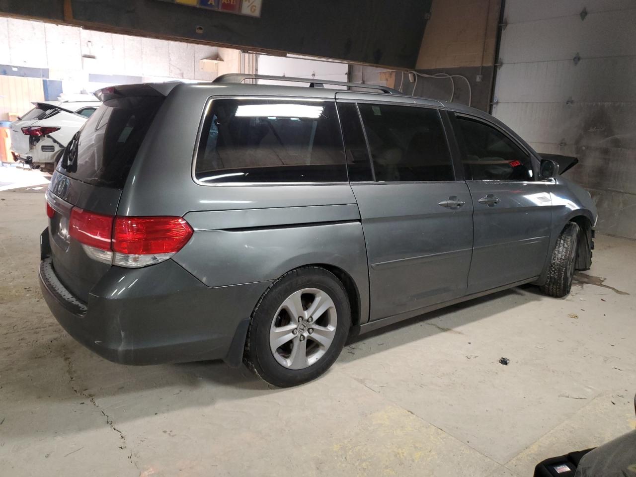 2008 Honda Odyssey VIN 5FNRL38918B014702 Copart auction photo, front end / minor dent/scratches damage thumbnail 3