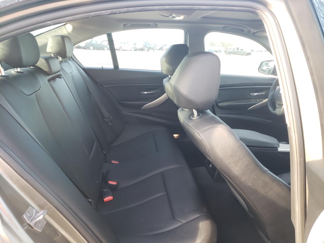2017 BMW 3er VIN WBA8E1G58HNU12612 Copart auction photo, front end damage thumbnail 10