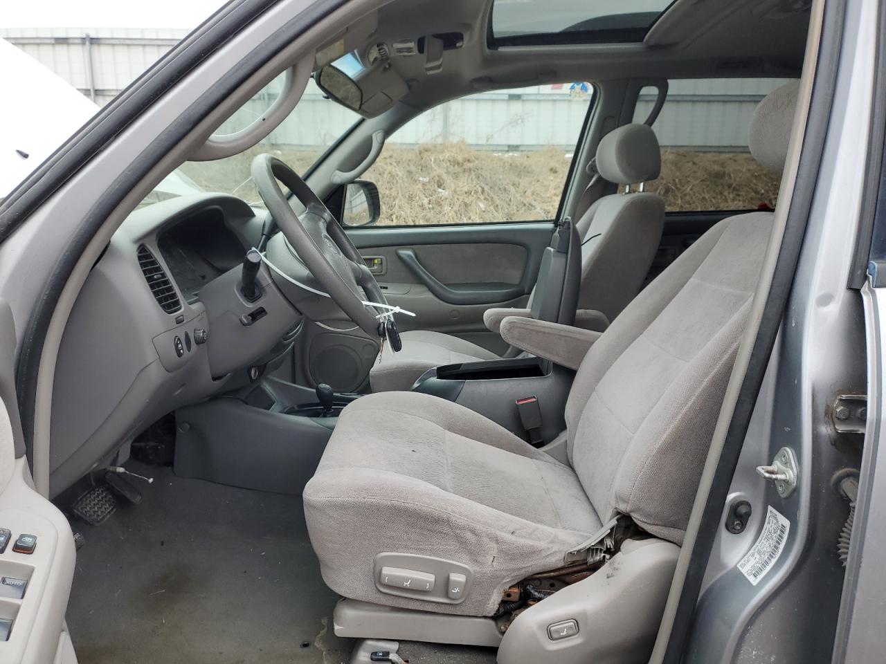 2001 Toyota Sequoia VIN 5TDBT44A51S012301 Copart auction photo, front end / minor dent/scratches damage thumbnail 7