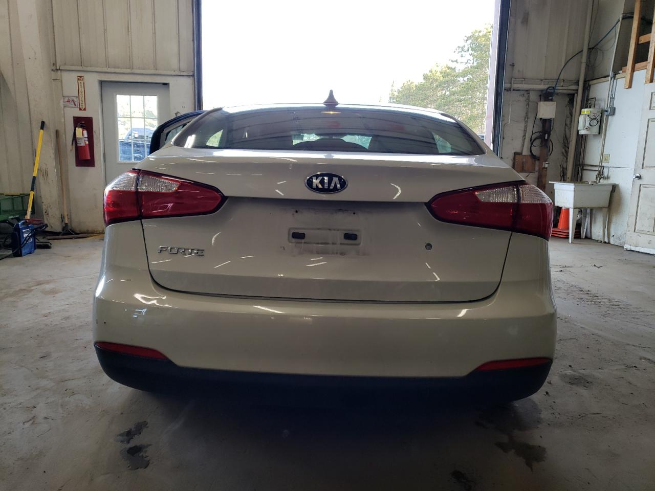 2015 KIA Forte VIN KNAFK4A61F5412631 Copart auction photo, side damage thumbnail 6