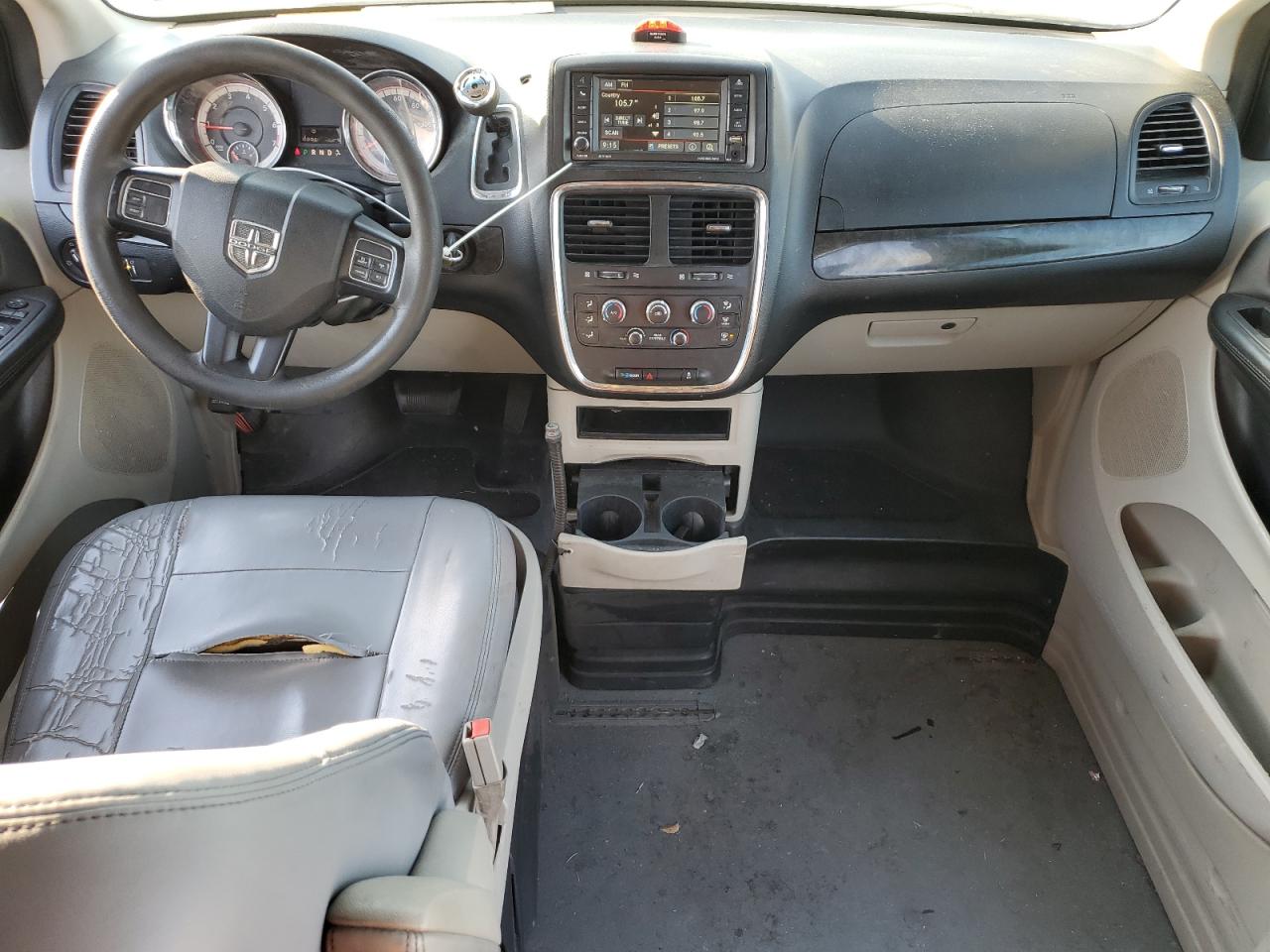 2017 Dodge Caravan VIN 2C4RDGBG2HR768031 Copart auction photo, minor dent/scratches damage thumbnail 8