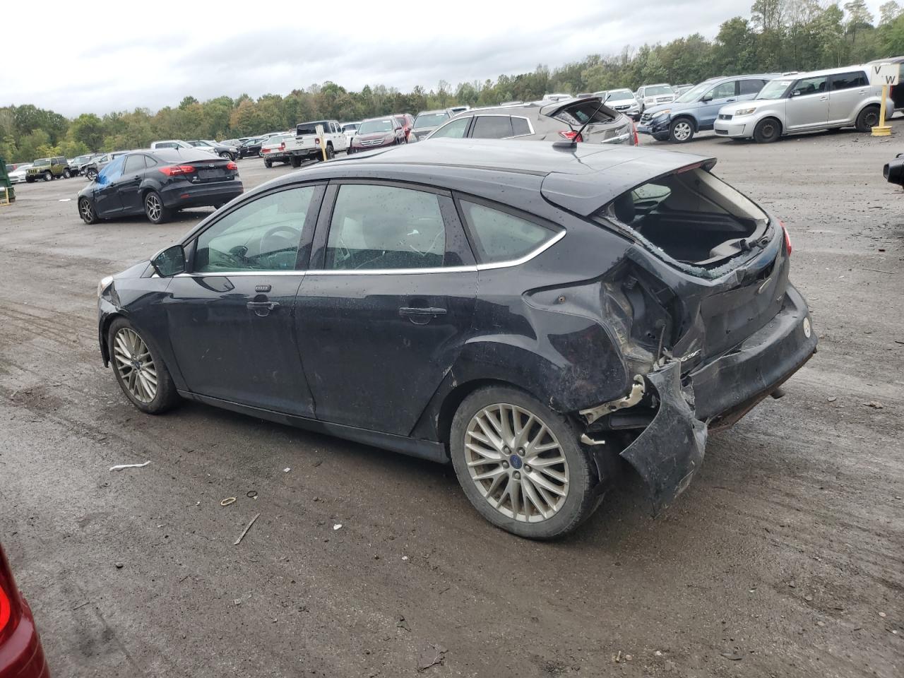2012 Ford Focus VIN 1FAHP3M23CL261546 Copart auction photo, rear end damage thumbnail 2