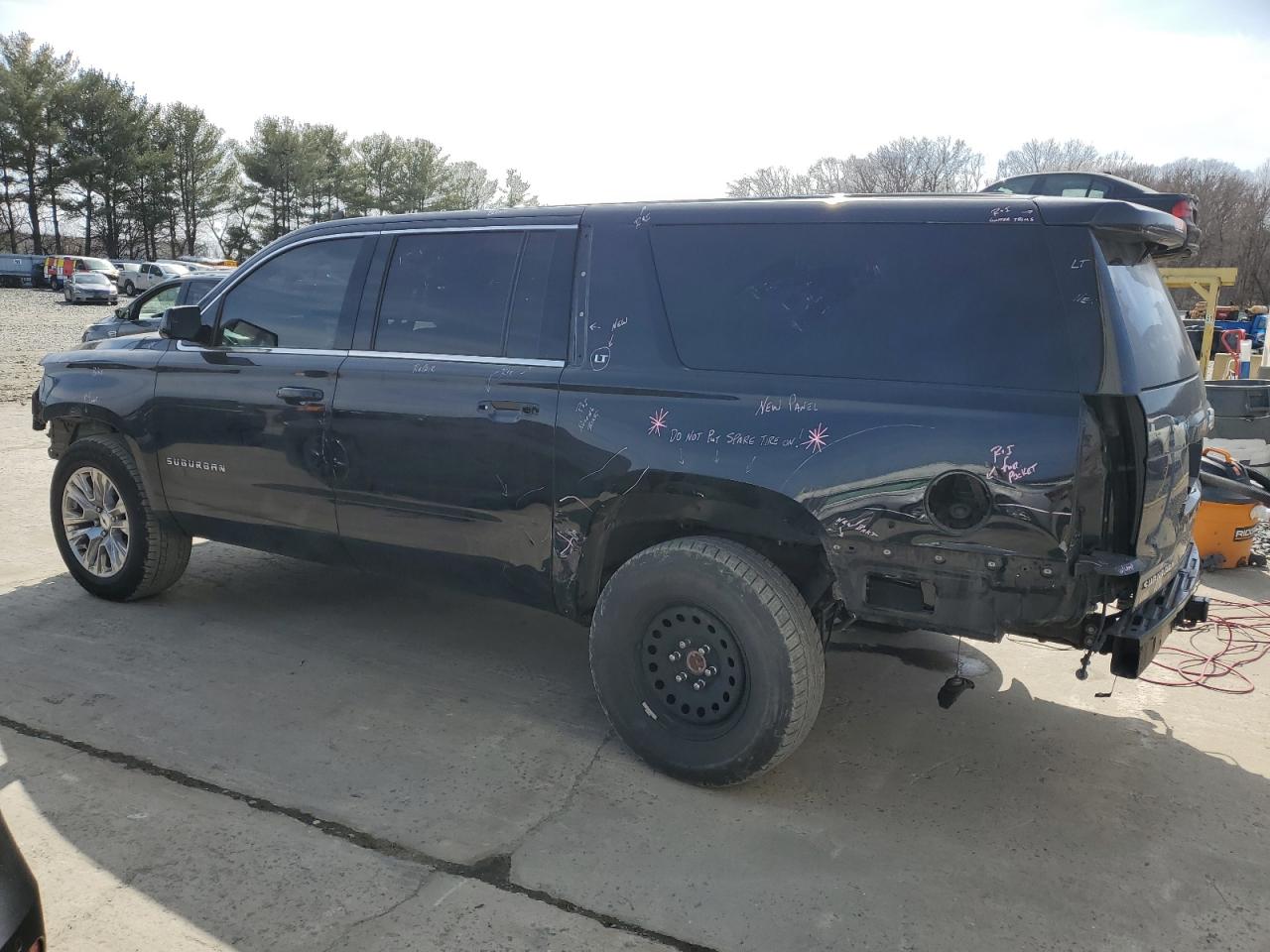 2019 Chevrolet Suburban VIN 1GNSKHKC2KR106707 Copart auction photo, front end / side damage thumbnail 2