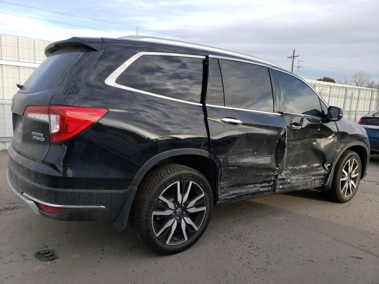 2019 Honda Pilot VIN 5FNYF6H94KB024152 Copart auction photo, side / rear end damage thumbnail 3