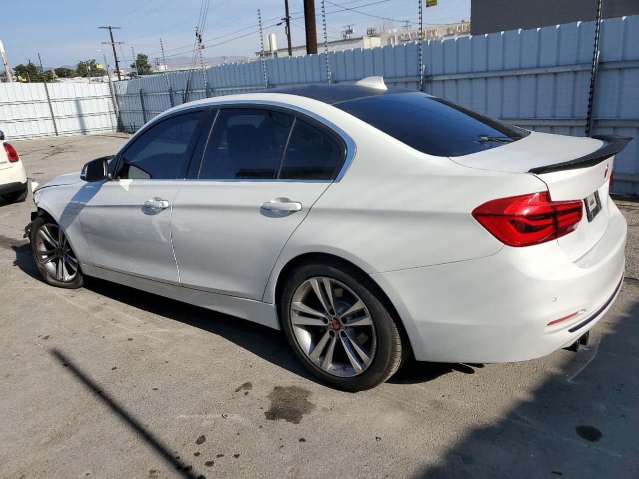 2017 BMW 3er VIN WBA8B9G52HNU09809 Copart auction photo, front end damage thumbnail 2