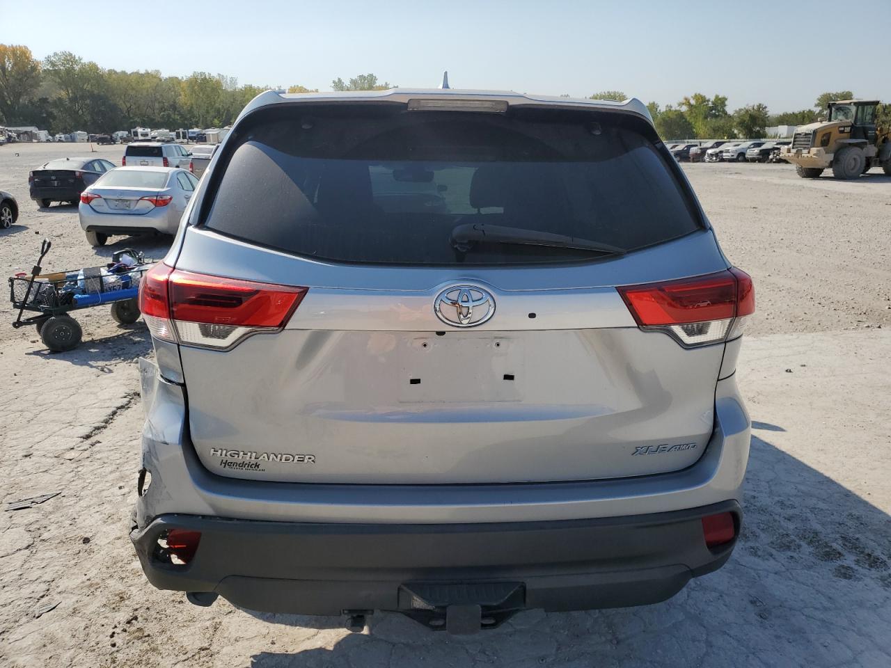 2019 Toyota Highlander VIN 5TDJZRFH5KS568997 Copart auction photo, rear end / all over damage thumbnail 6