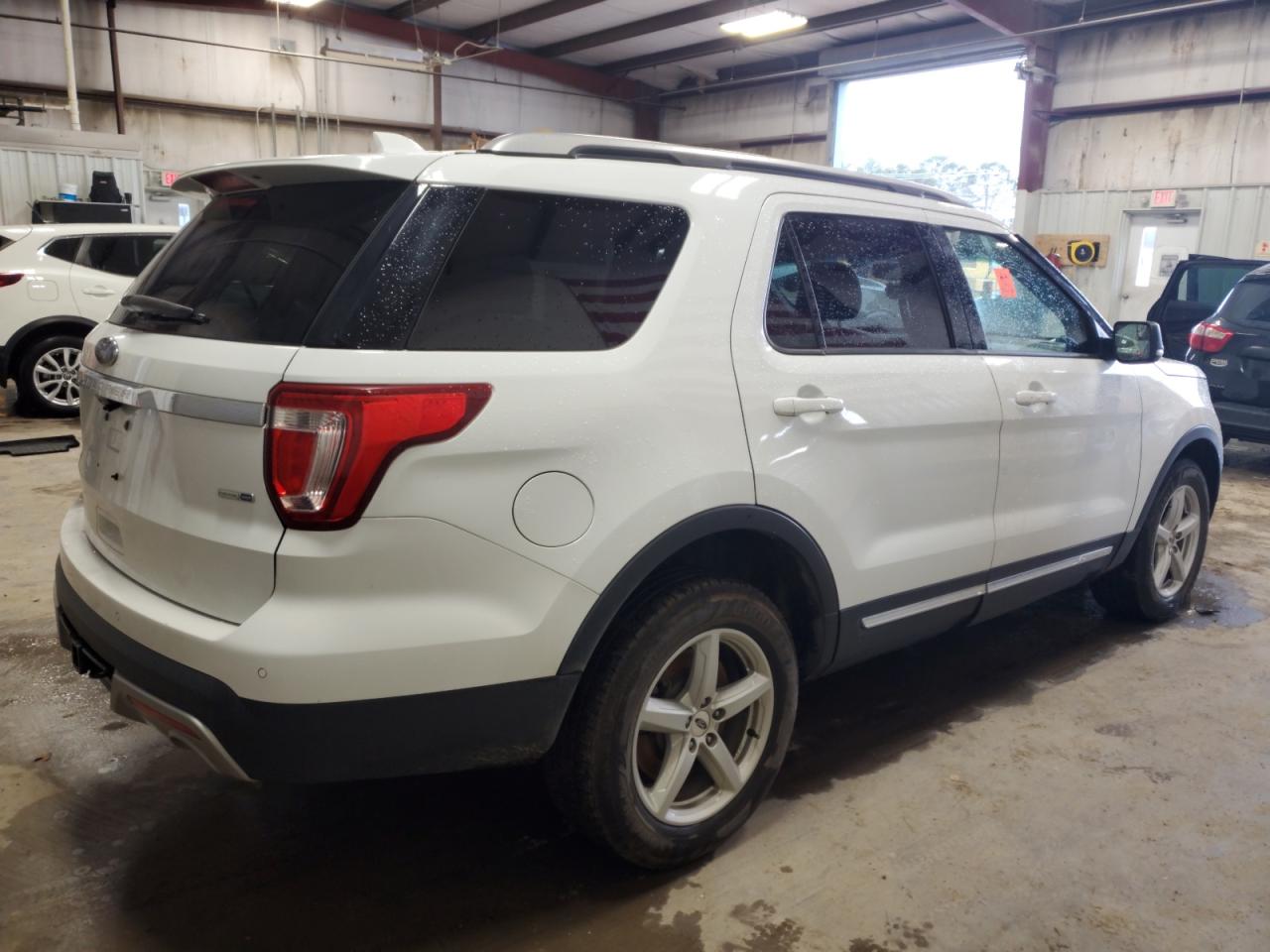 2016 Ford Explorer VIN 1FM5K8D86GGA06090 Copart auction photo, front end / side damage thumbnail 3