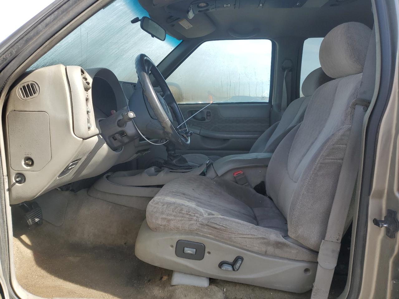 2000 GMC Jimmy VIN 1GKCS13W5Y2349270 Copart auction photo, burn damage thumbnail 7