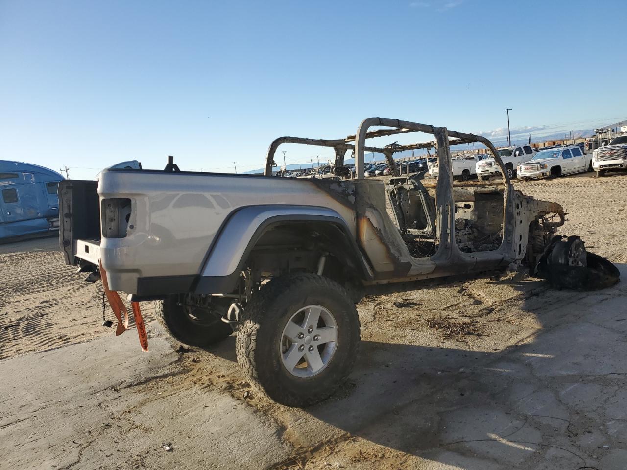 2020 Jeep Gladiator VIN 1C6JJTBG4LL110671 Copart auction photo, burn damage thumbnail 3