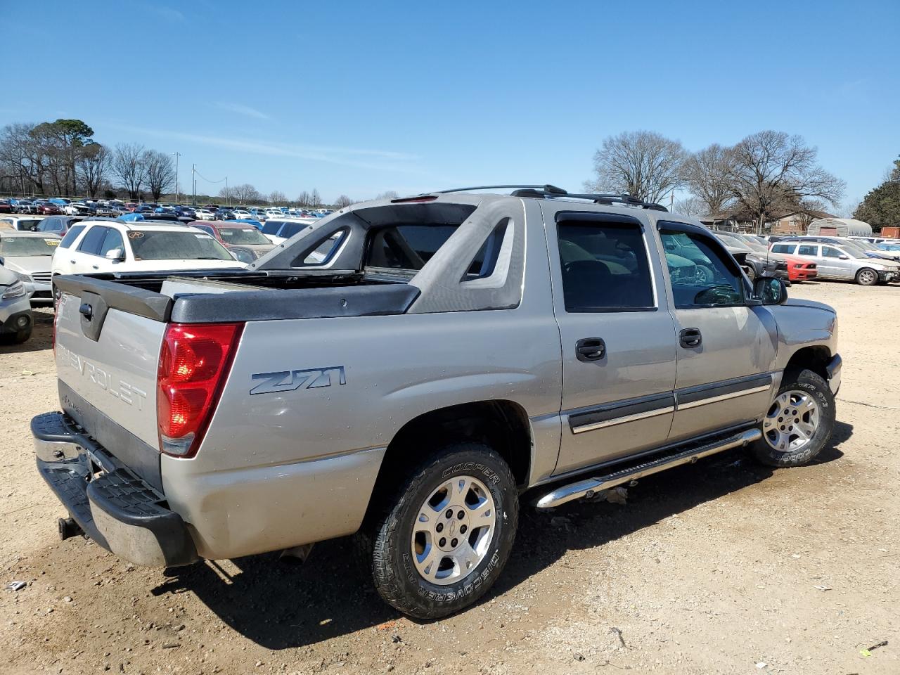 2004 Chevrolet Avalanche VIN 3GNEK12T34G239063 Copart auction photo, front end damage thumbnail 3