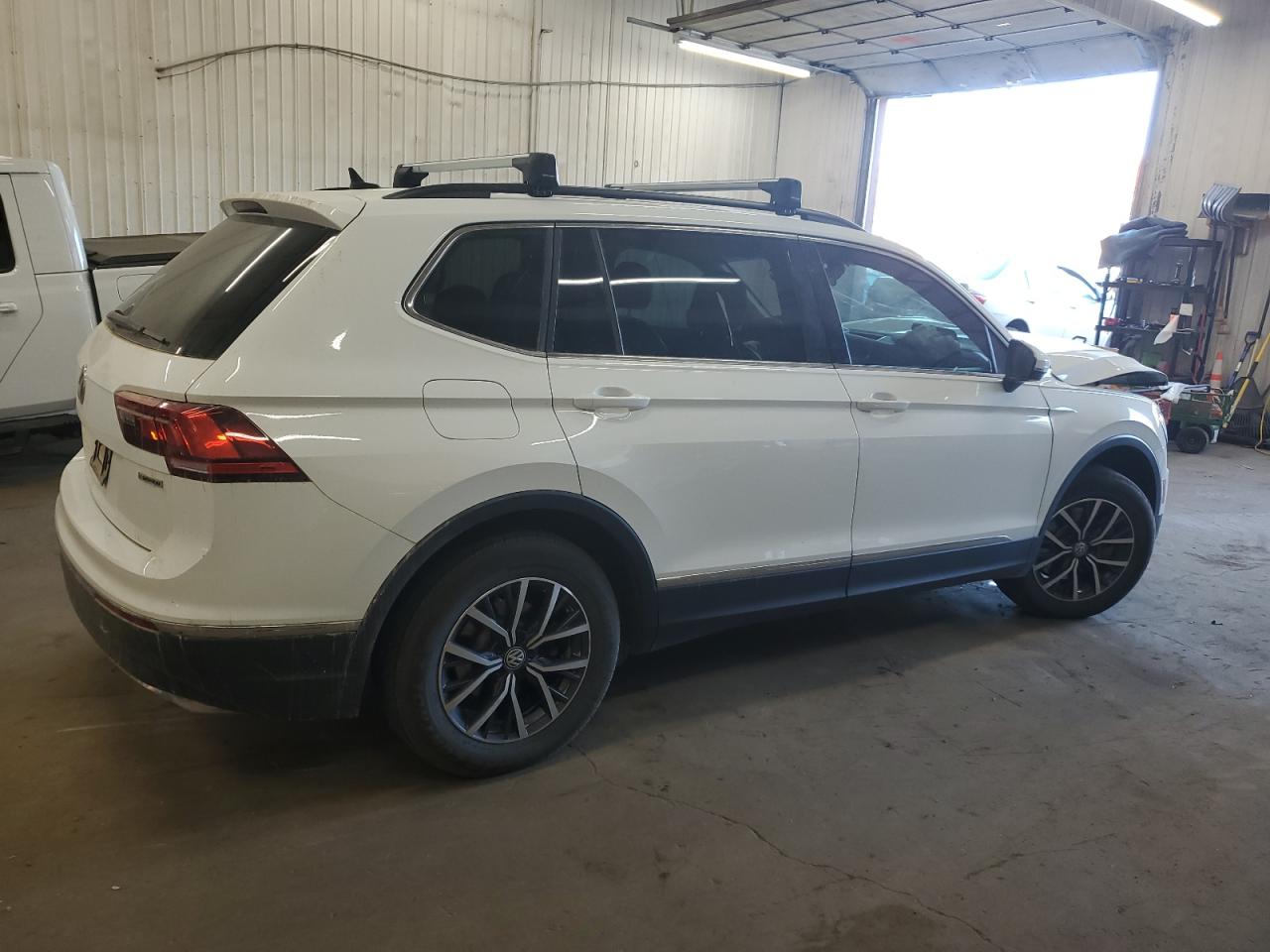 2020 Volkswagen Tiguan VIN 3VV2B7AXXLM058031 Copart auction photo, front end damage thumbnail 3
