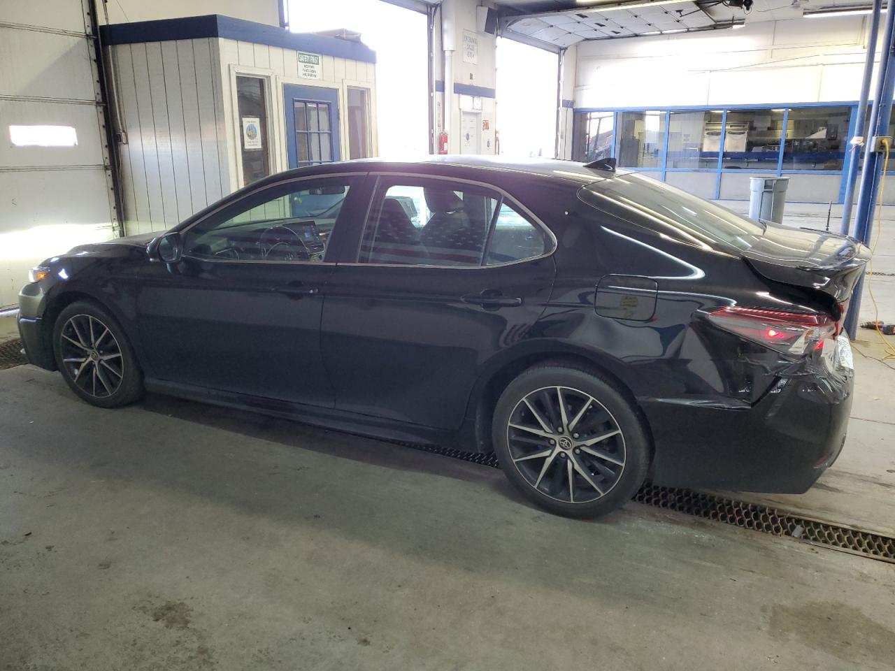 2021 Toyota Camry VIN 4T1G11BK5MU029651 Copart auction photo, rear end damage thumbnail 2