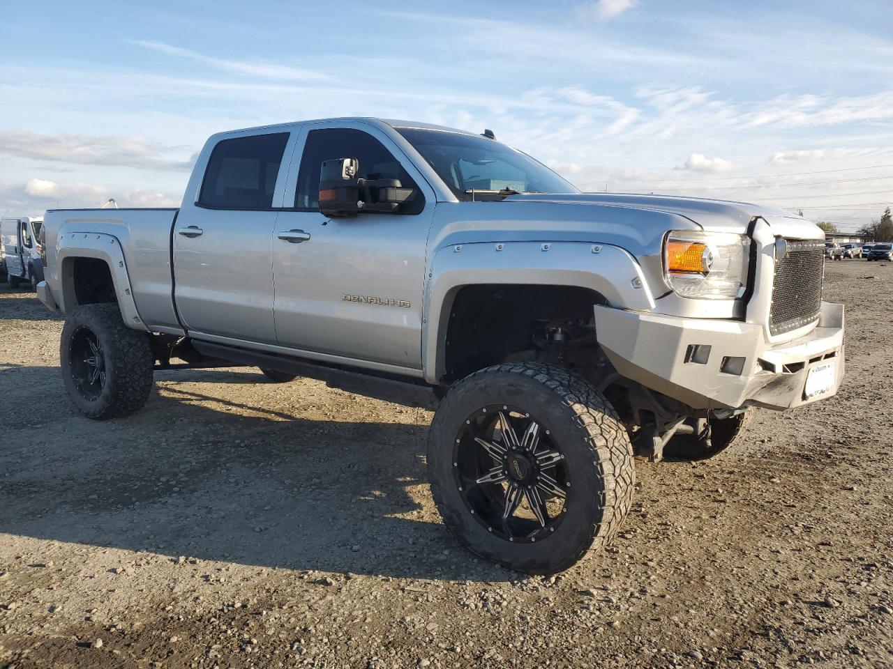 2015 GMC Sierra VIN 1GT120E8XFF133562 Copart auction photo, front end / side damage thumbnail 4