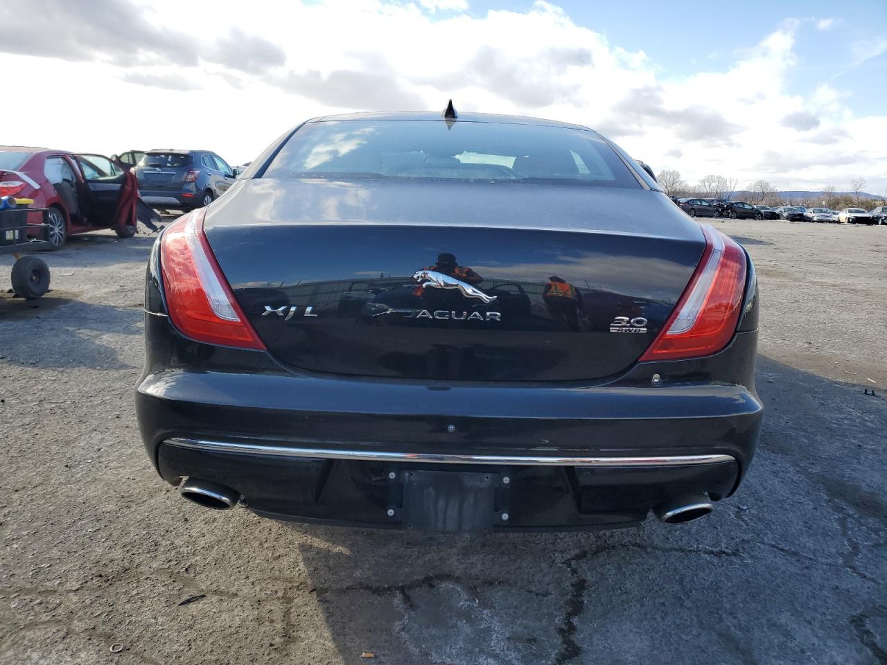 2017 Jaguar XJ VIN SAJWJ2GD0H8W07154 Copart auction photo, front end damage thumbnail 6