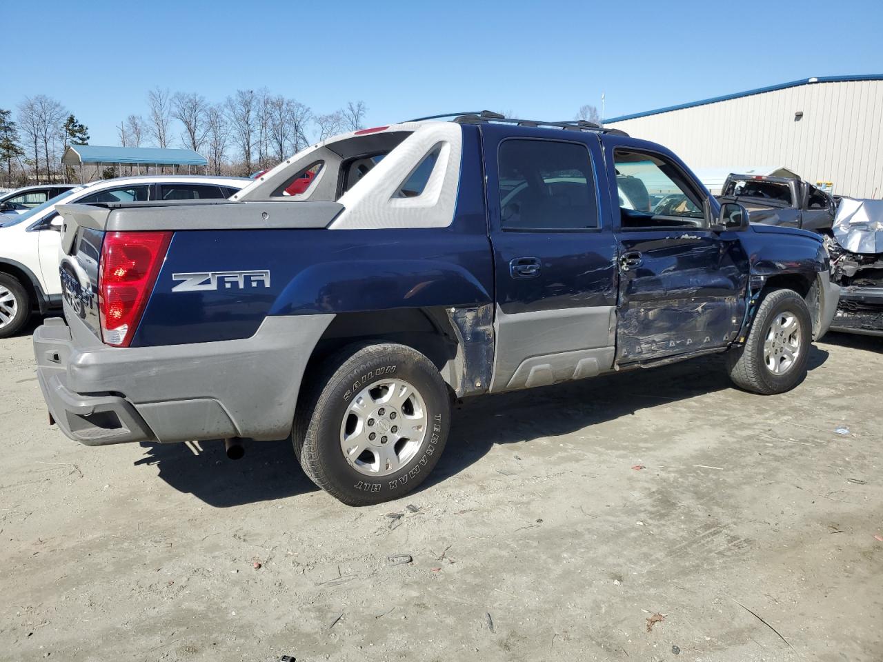 2002 Chevrolet Avalanche VIN 3GNEC13T22G286318 Copart auction photo, side damage thumbnail 3