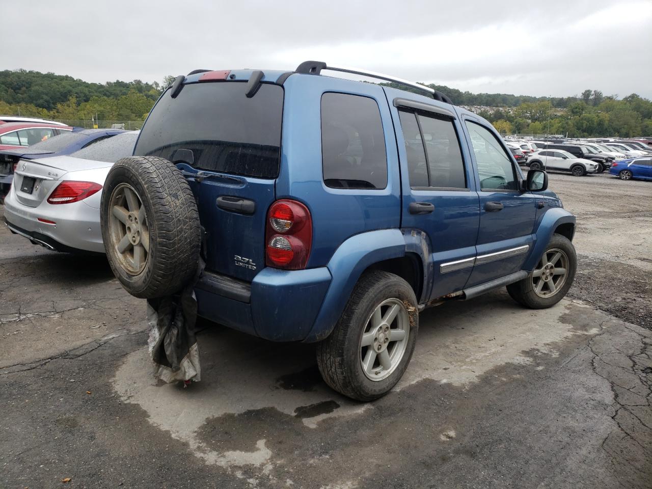 2006 Jeep Liberty (North America) VIN 1J4GL58K56W289000 Copart auction photo, all over damage thumbnail 3