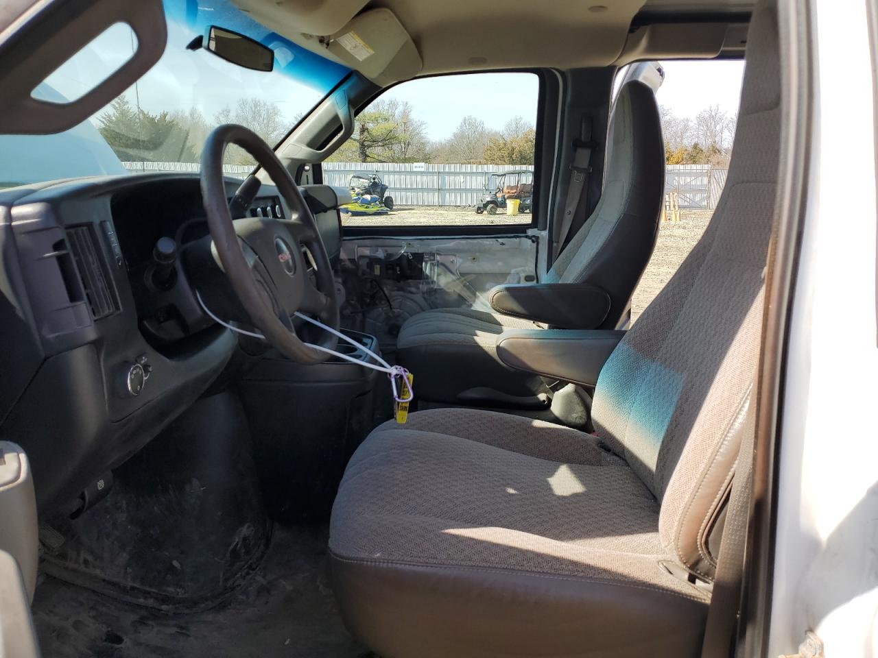 2017 GMC Savana VIN 1GTW7AFF5H1129347 Copart auction photo, rear end damage thumbnail 7