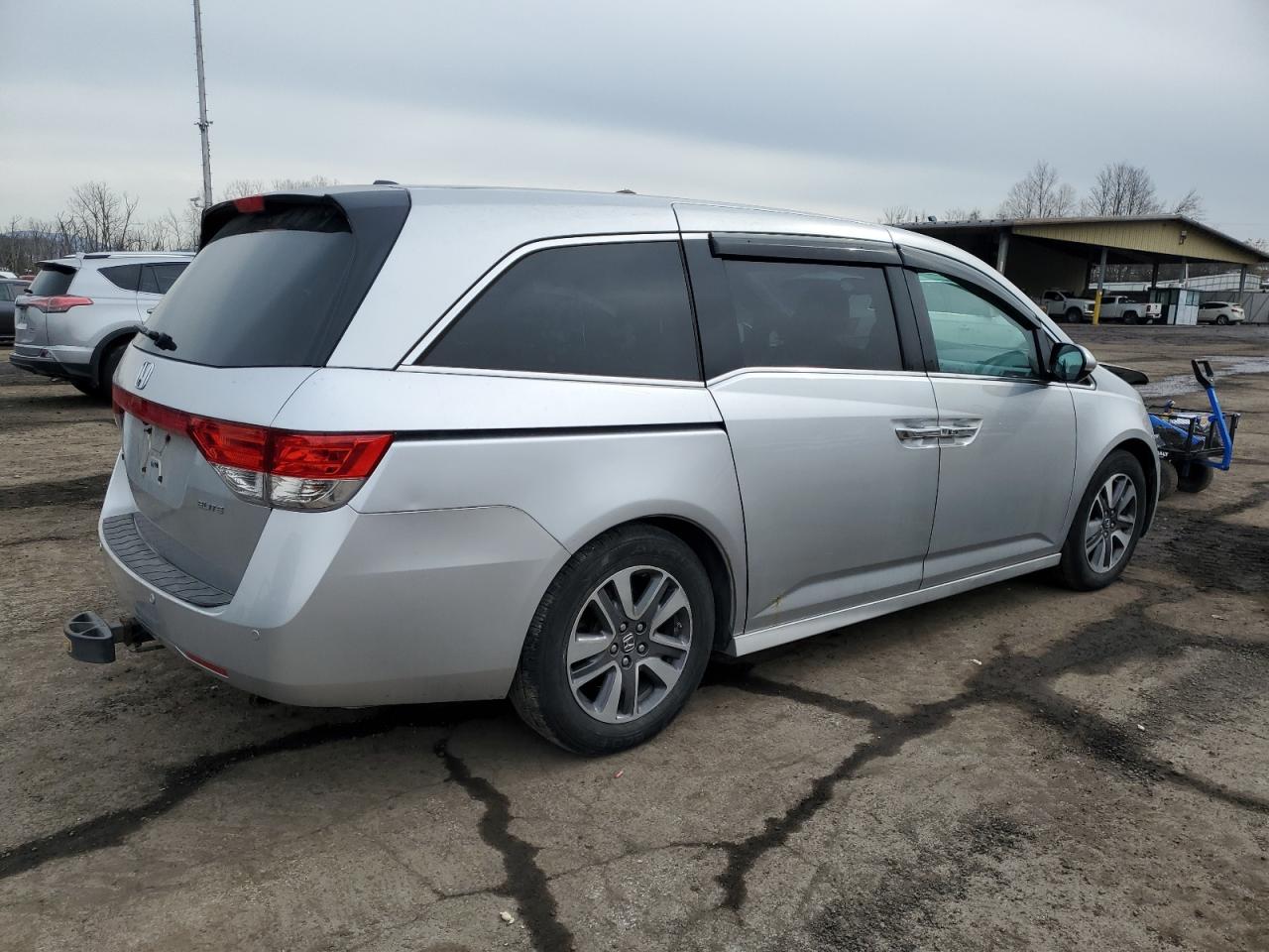 2014 Honda Odyssey VIN 5FNRL5H94EB105101 Copart auction photo, front end / minor dent/scratches damage thumbnail 3