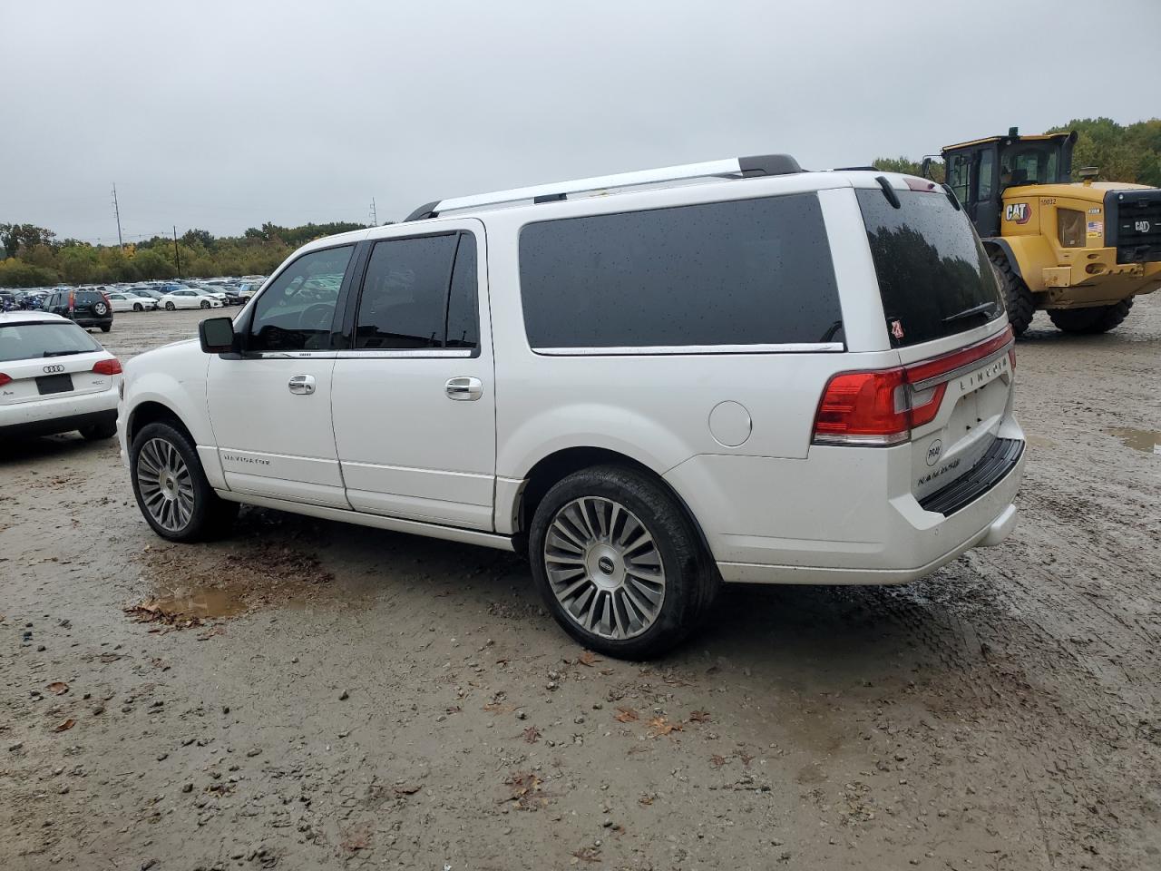 2015 Lincoln Navigator VIN 5LMJJ3JT4FEJ12624 Copart auction photo, side / minor dent/scratches damage thumbnail 2