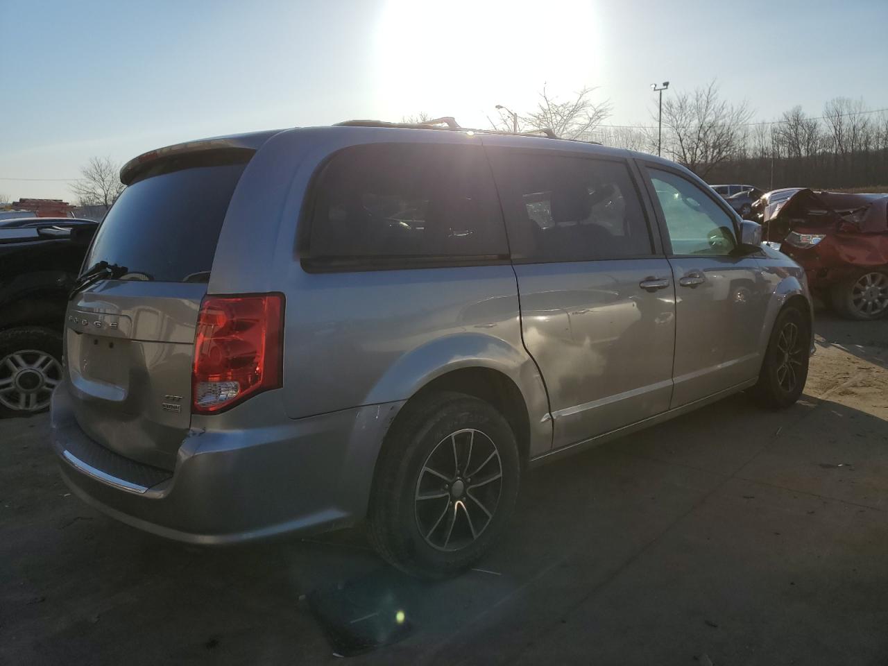 2018 Dodge Caravan VIN 2C4RDGEG0JR325703 Copart auction photo, front end damage thumbnail 3