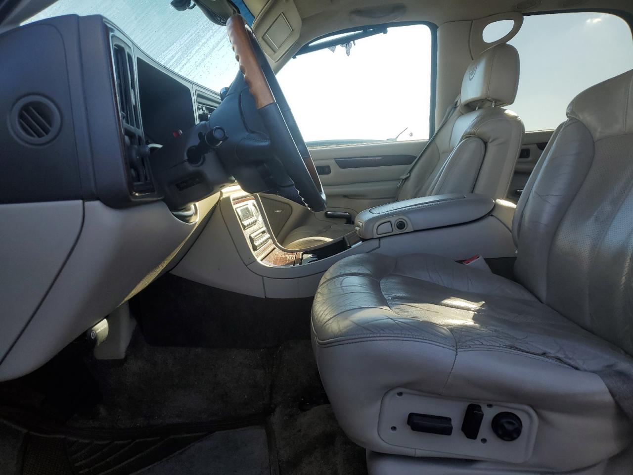 2002 Cadillac Escalade VIN 1GYEK63N42R275342 Copart auction photo, front end / minor dent/scratches damage thumbnail 7