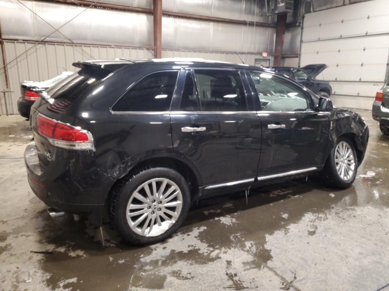 2011 Lincoln MKX VIN 2LMDJ8JK2BBJ07825 Copart auction photo, front end damage thumbnail 3