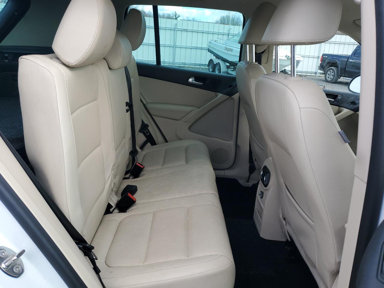 2015 Volkswagen Tiguan VIN WVGBV7AX8FW568822 Copart auction photo, rear end damage thumbnail 11