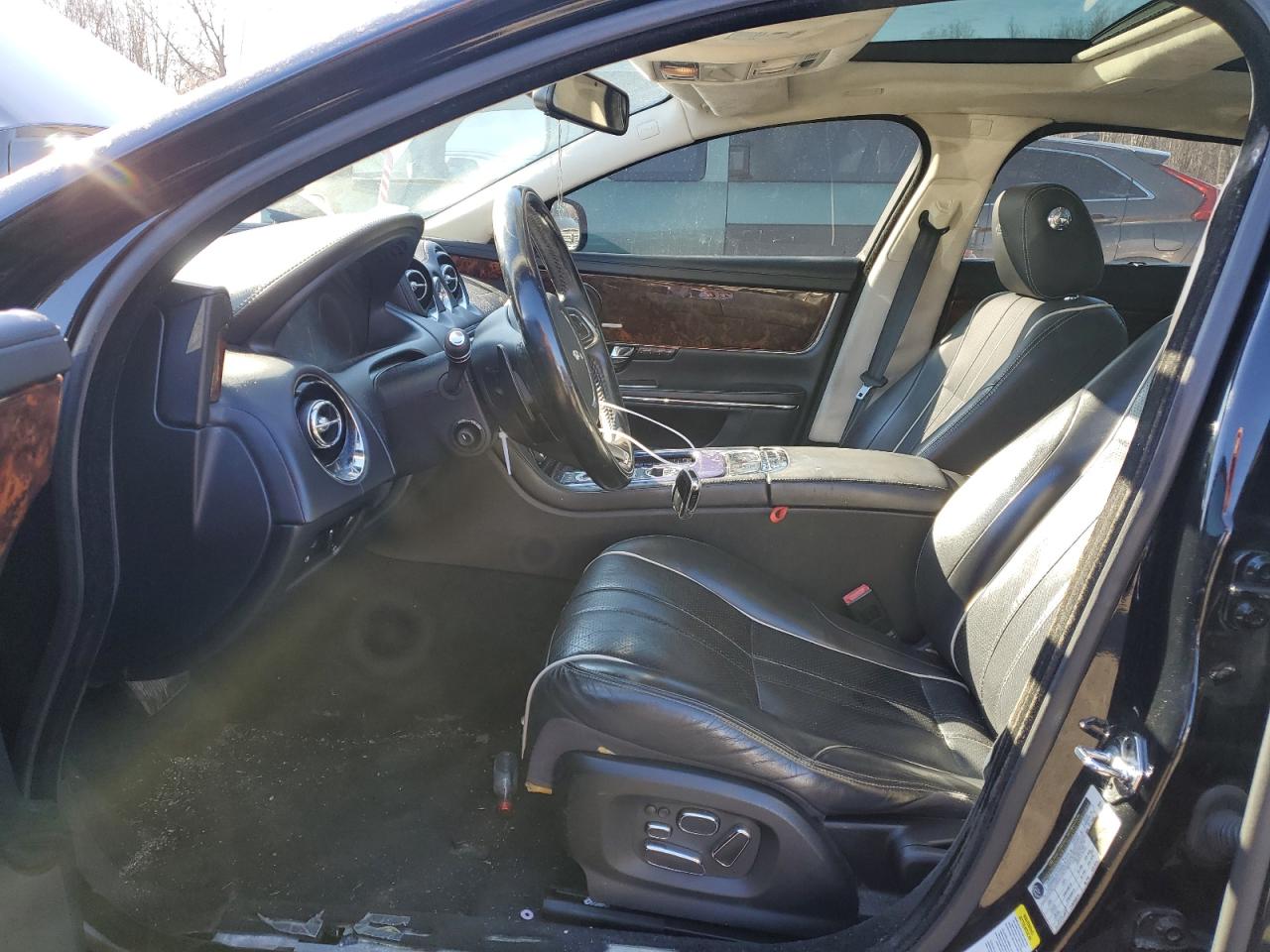 2011 Jaguar XJ VIN SAJWA2GB8BLV07838 Copart auction photo, minor dent/scratches damage thumbnail 7