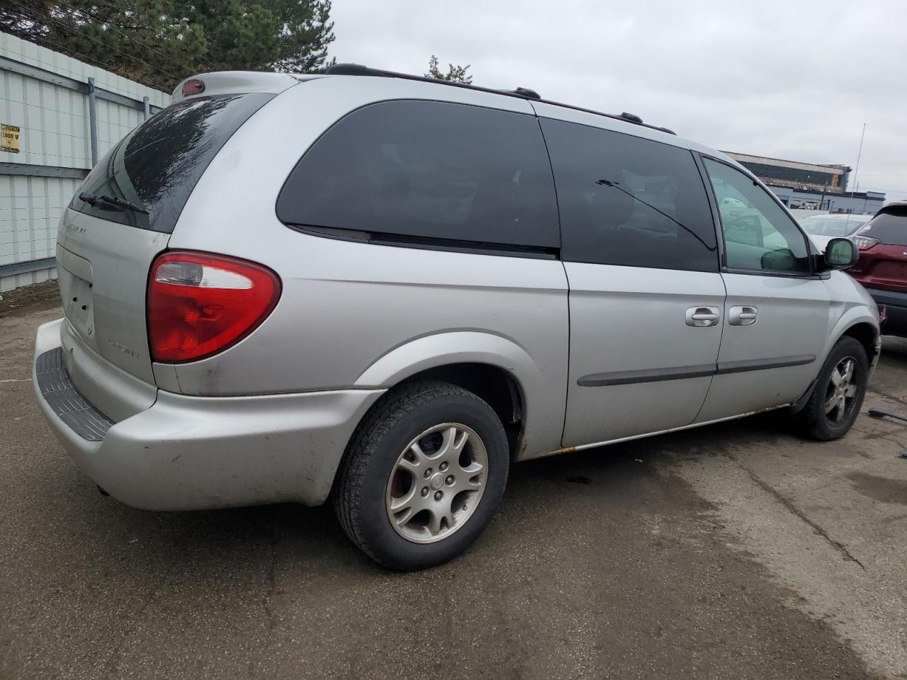 2003 Dodge Caravan VIN 2D8GP44L43R326840 Copart auction photo, front end damage thumbnail 3