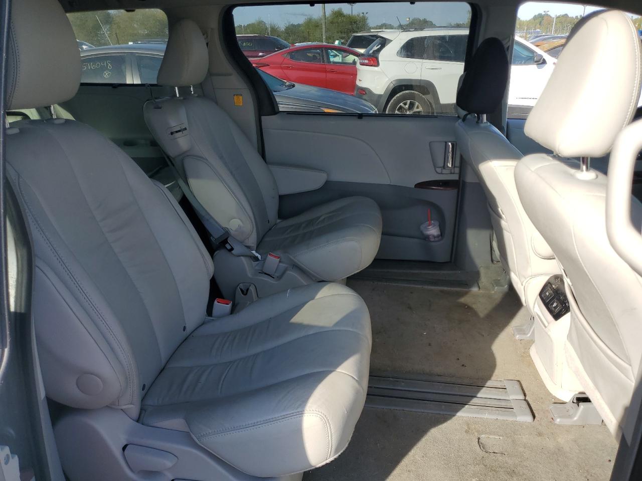 2012 Toyota Sienna VIN 5TDYK3DCXCS199210 Copart auction photo, front end / minor dent/scratches damage thumbnail 11