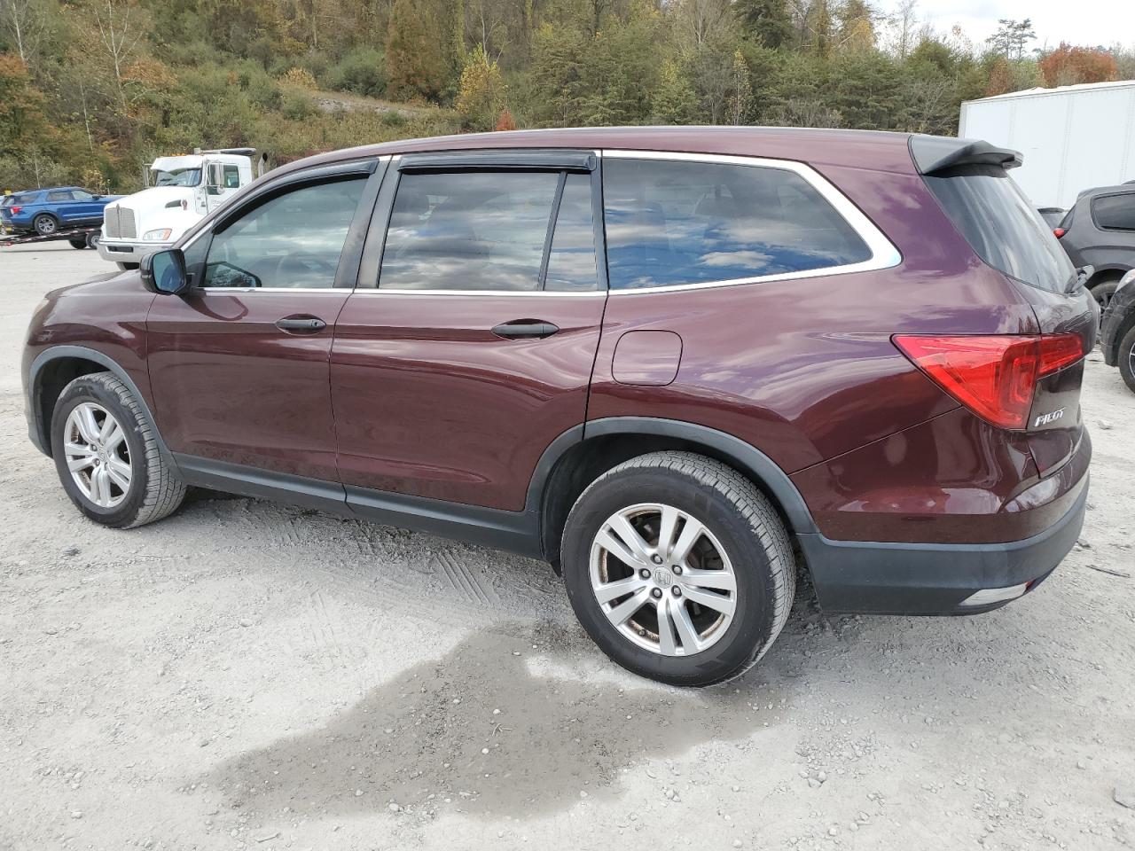 2016 Honda Pilot VIN 5FNYF6H14GB099578 Copart auction photo, normal wear damage thumbnail 2