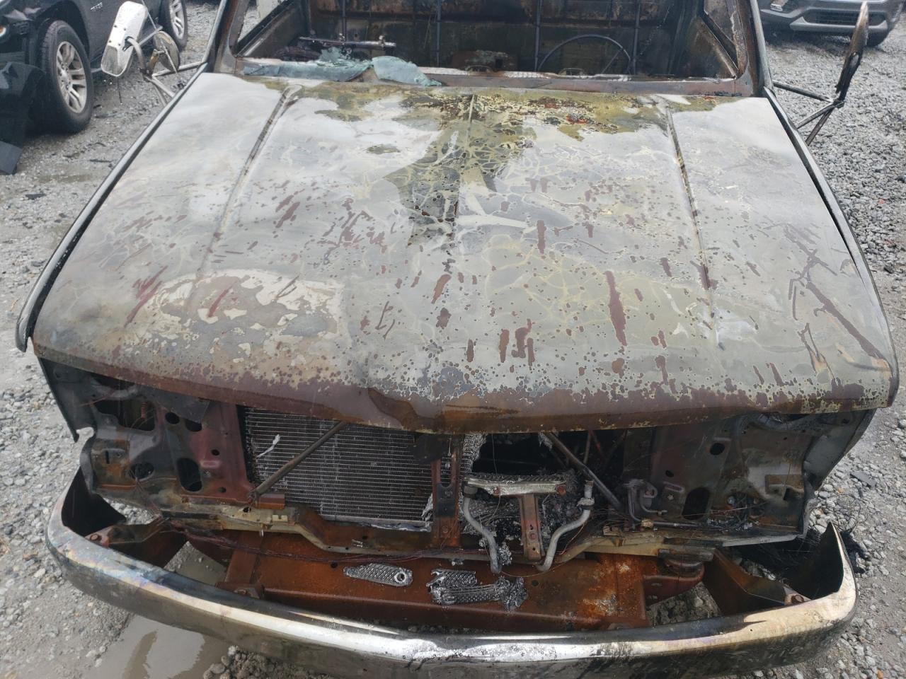 1997 Chevrolet GMT-400 VIN 1GBKC34F8VJ106704 Copart auction photo, burn damage thumbnail 11