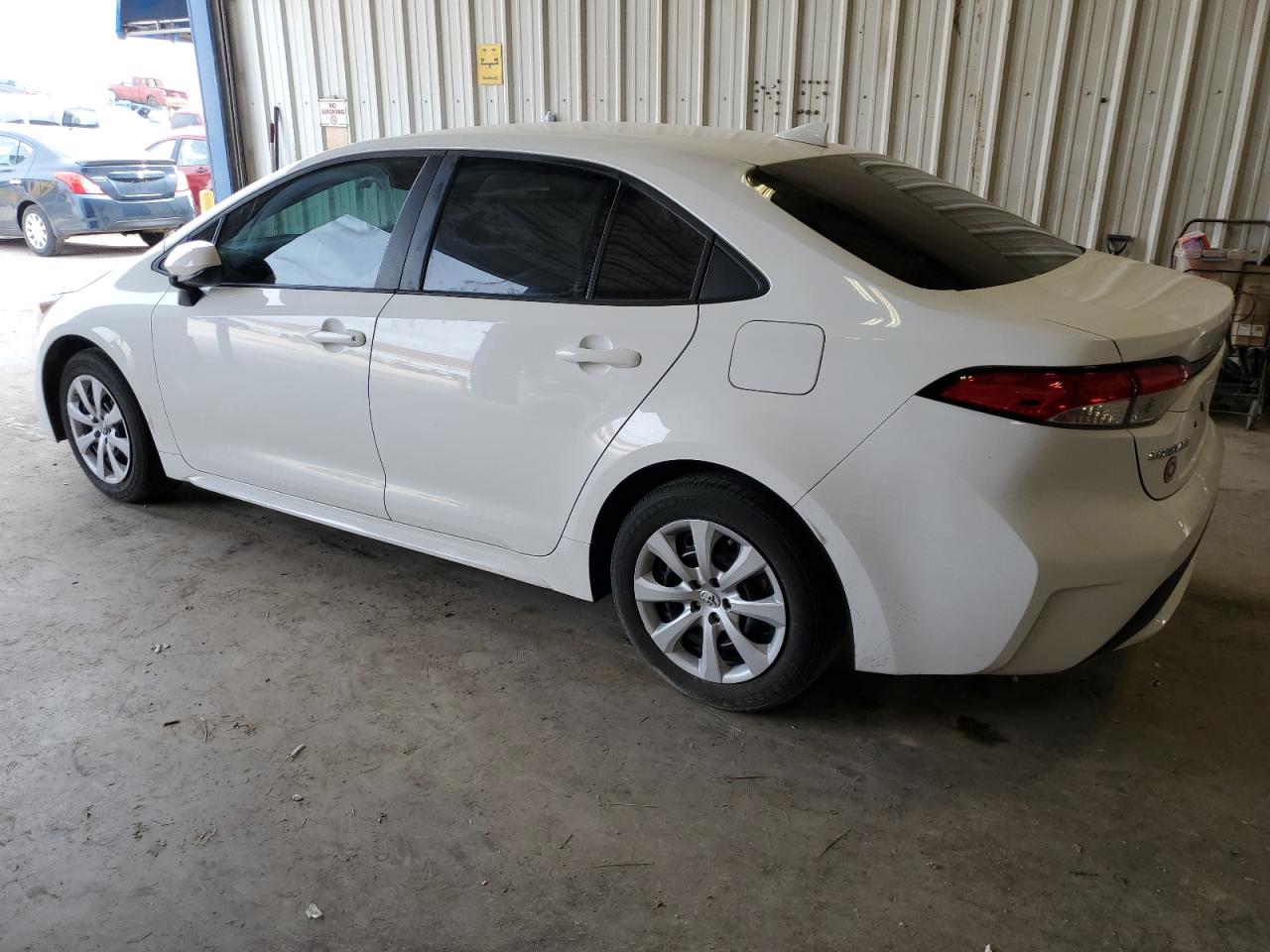 2022 Toyota Corolla VIN 5YFEPMAE1NP390199 Copart auction photo, hail / minor dent/scratches damage thumbnail 2