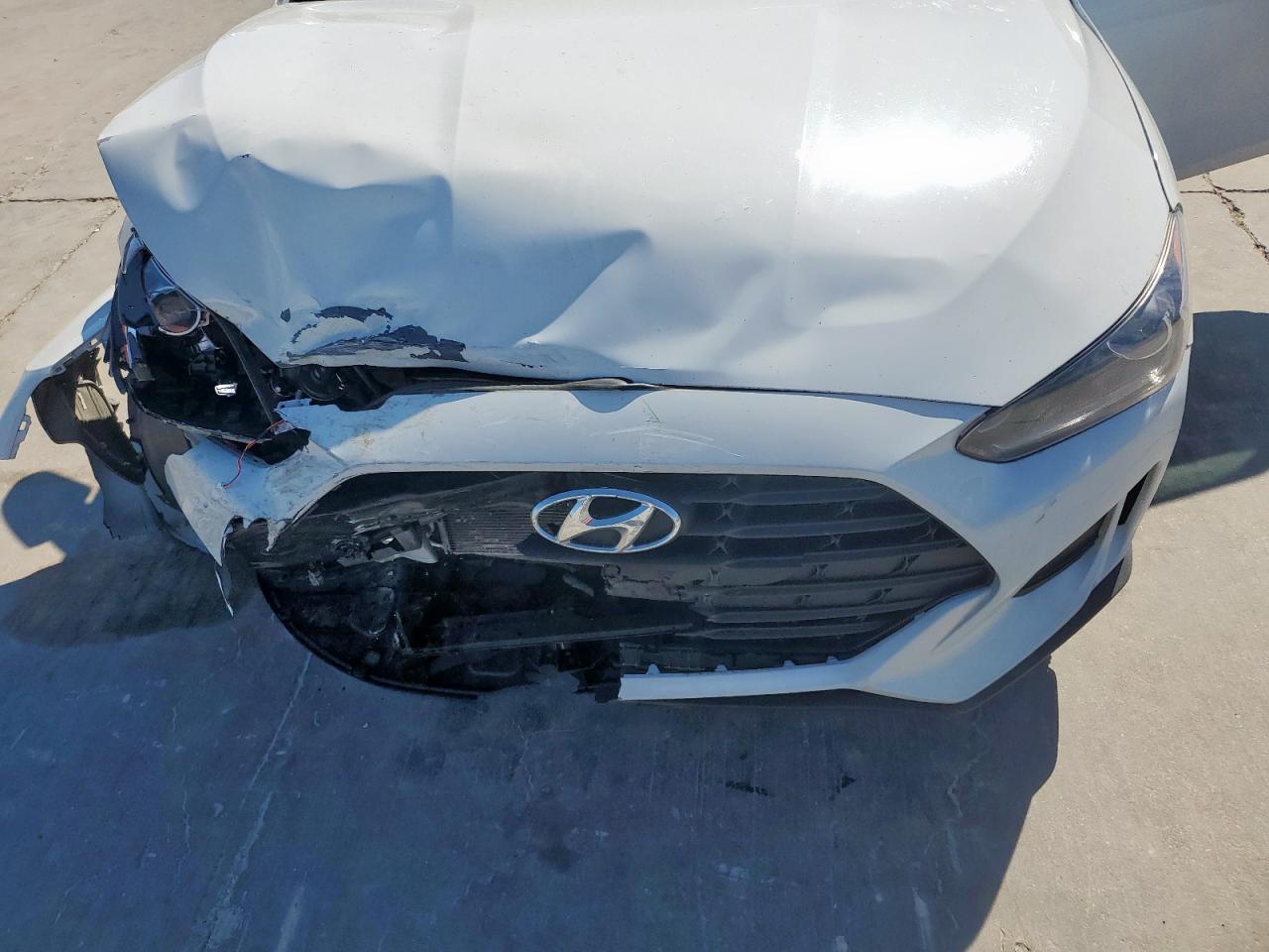 2020 Hyundai Veloster VIN KMHTG6AF3LU028298 Copart auction photo, front end damage thumbnail 12