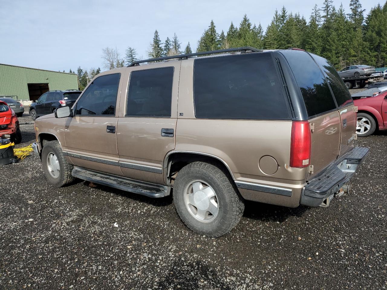1996 Chevrolet Tahoe VIN 1GNEK13R5TJ420715 Copart auction photo, side / minor dent/scratches damage thumbnail 2