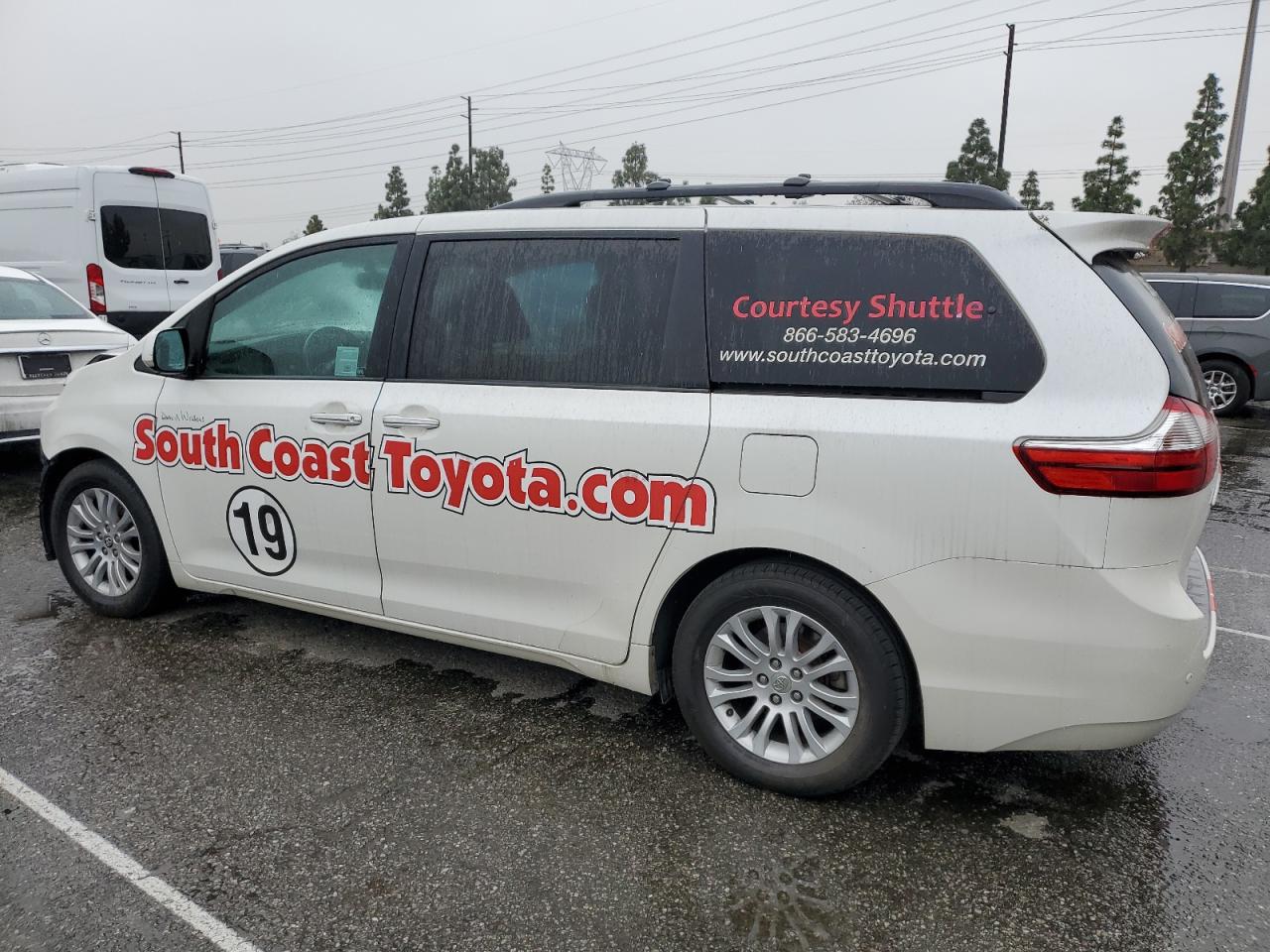 2015 Toyota Sienna VIN 5TDYK3DC2FS557484 Copart auction photo, front end damage thumbnail 2