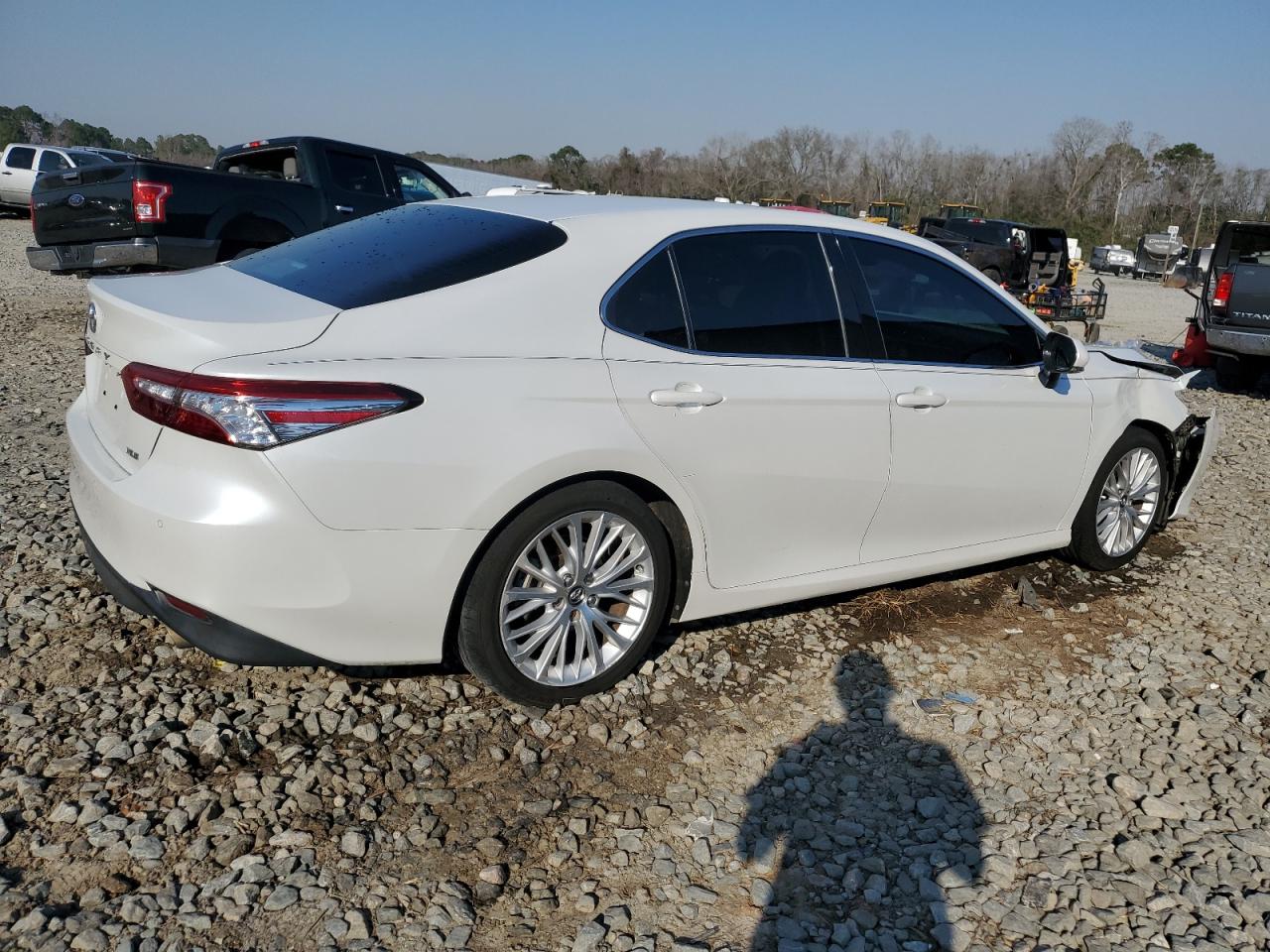 2018 Toyota Camry VIN 4T1B11HK5JU007405 Copart auction photo, front end damage thumbnail 3