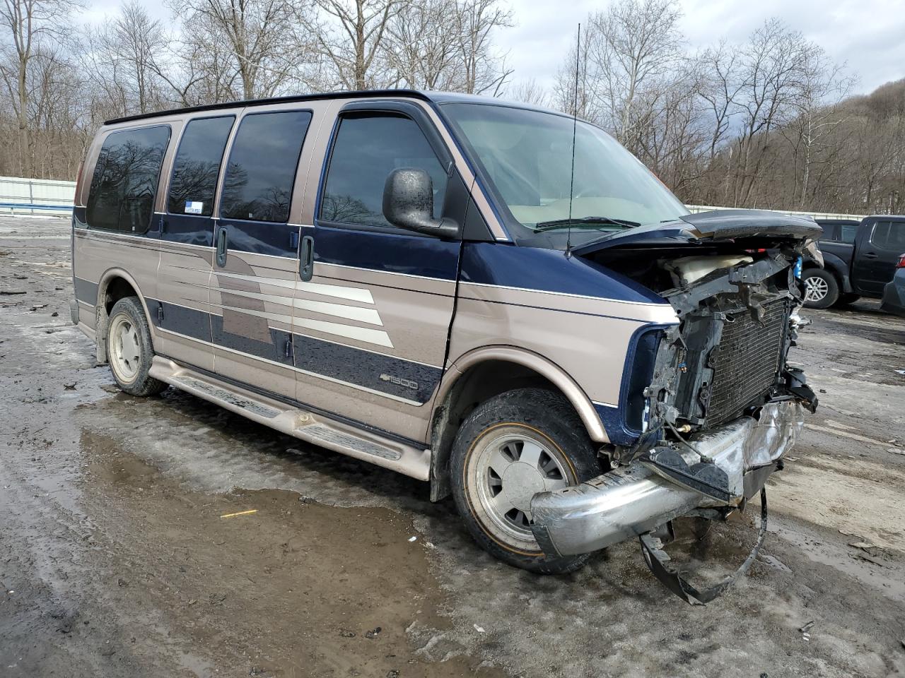 2001 Chevrolet Express VIN 1GBFG15R811214611 Copart auction photo, front end damage thumbnail 4