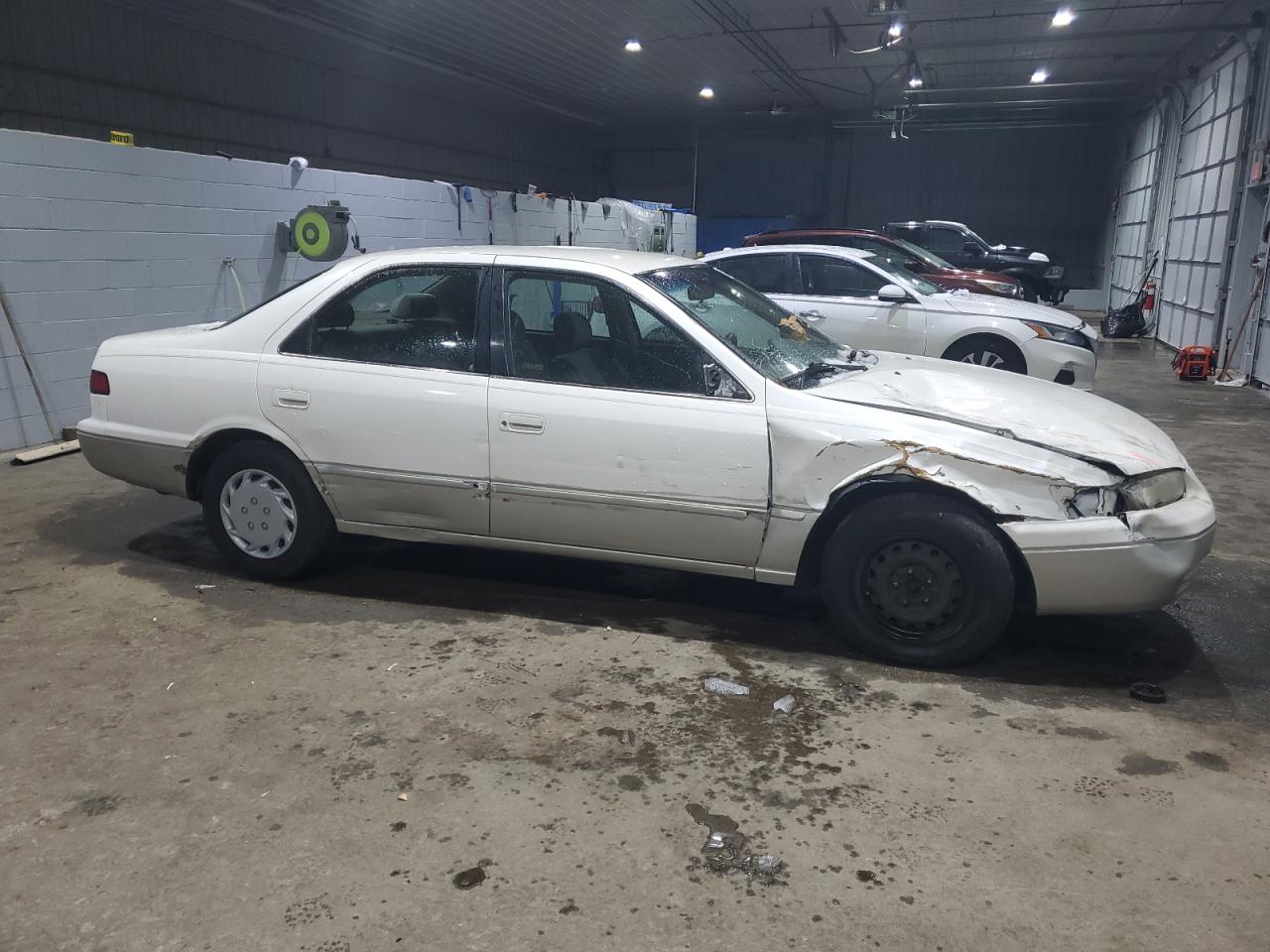 1999 Toyota Camry VIN JT2BG28K1X0338483 Copart auction photo, side / front end damage thumbnail 4