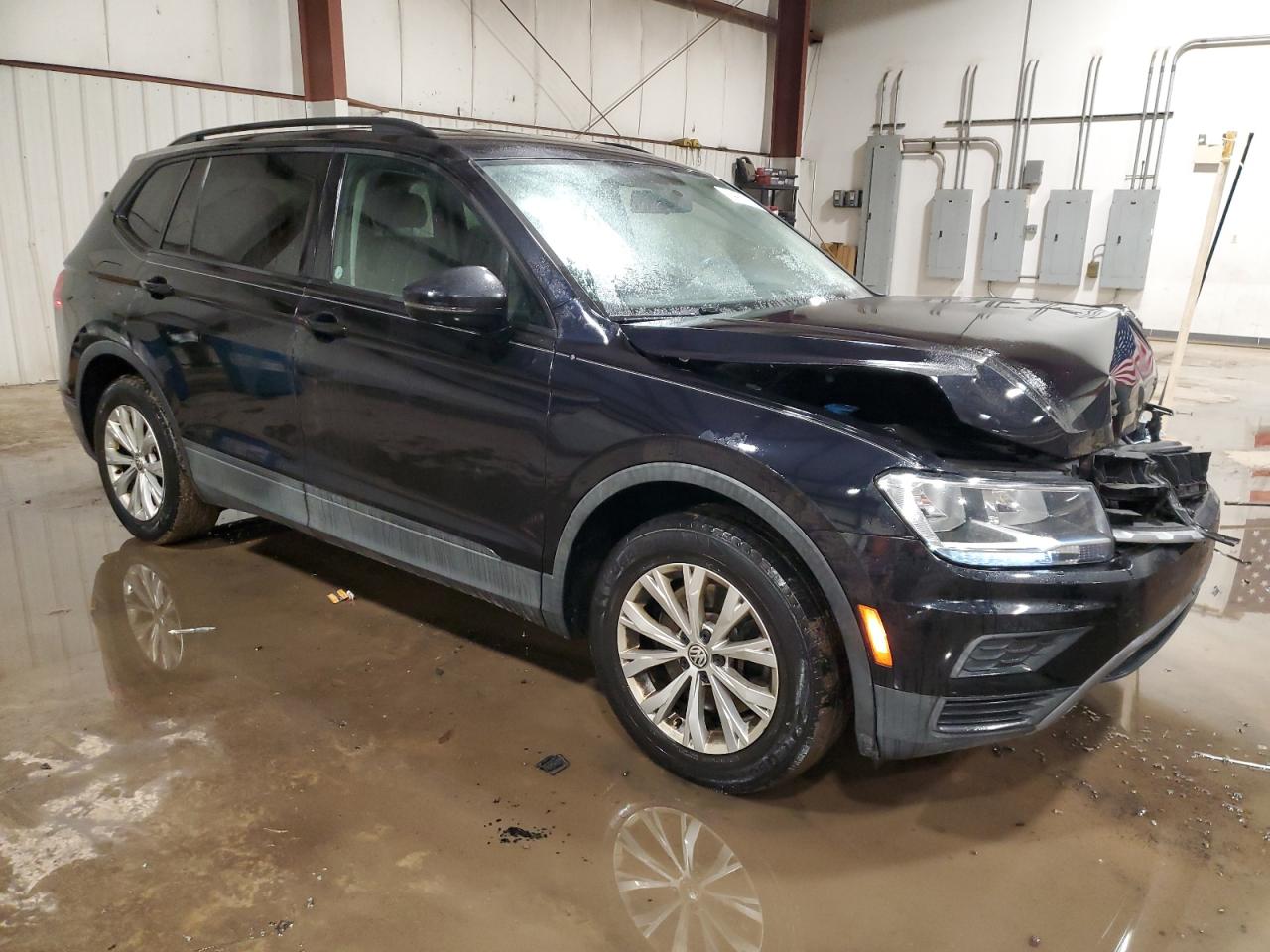 2018 Volkswagen Tiguan VIN 3VV0B7AX8JM057027 Copart auction photo, front end / side damage thumbnail 4