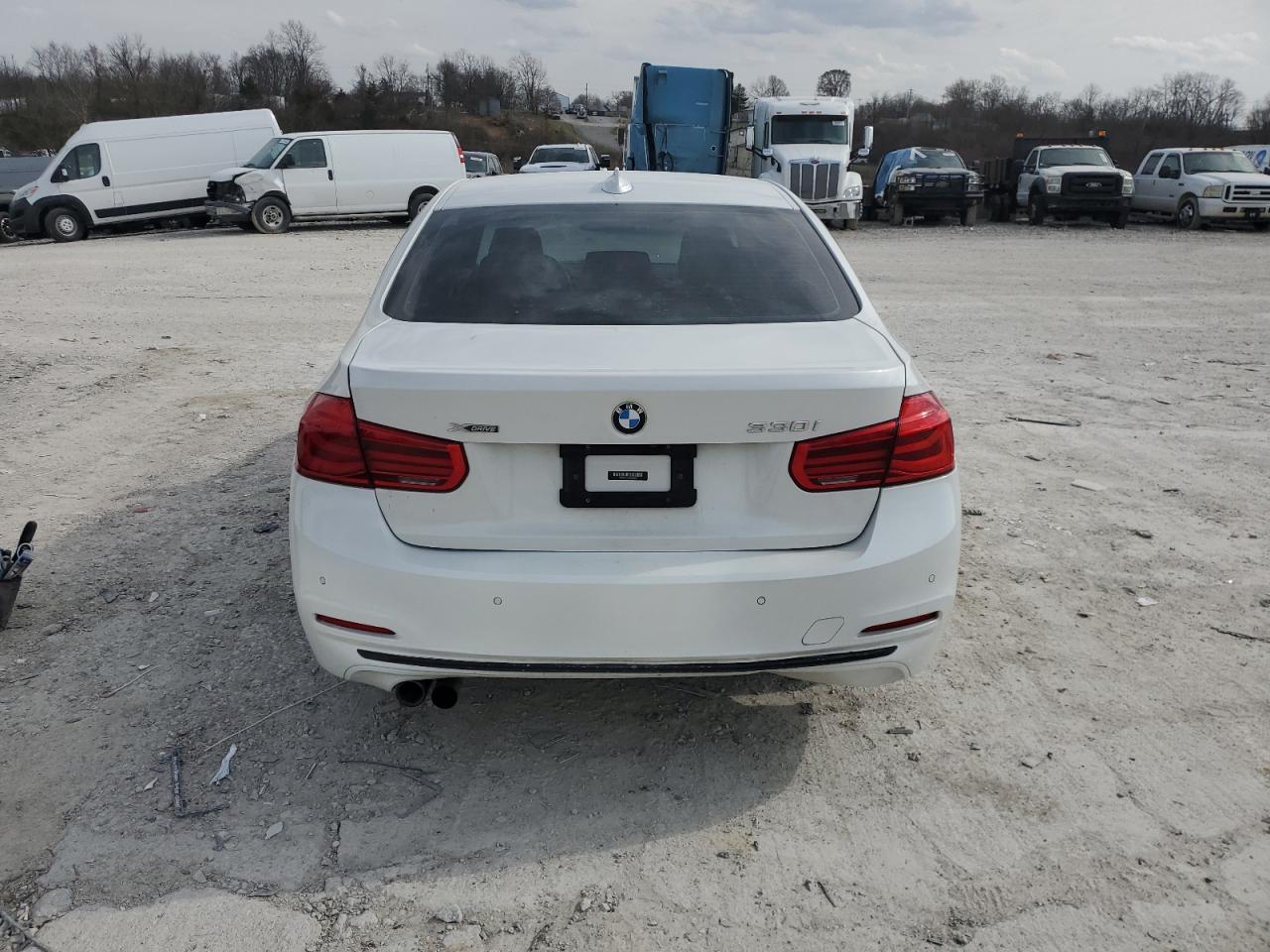 2017 BMW 3er VIN WBA8D9C30HA005350 Copart auction photo, normal wear / minor dent/scratches damage thumbnail 6