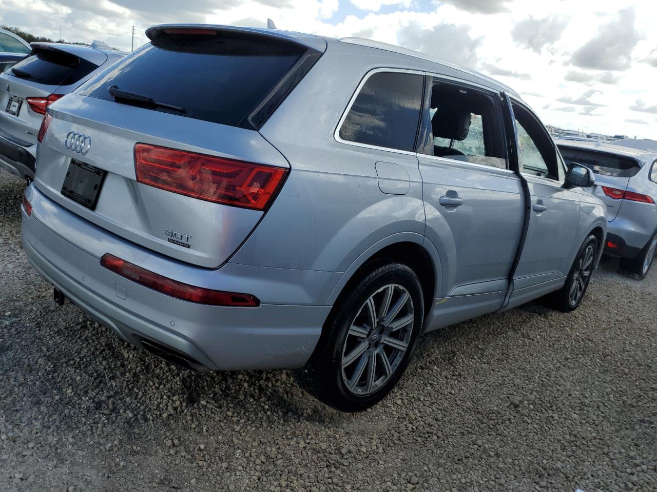 2018 Audi Q7 VIN WA1VAAF72JD010529 Copart auction photo, water/flood damage thumbnail 3